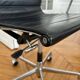 Chaise de bureau Eames Vitra EA118 en cuir