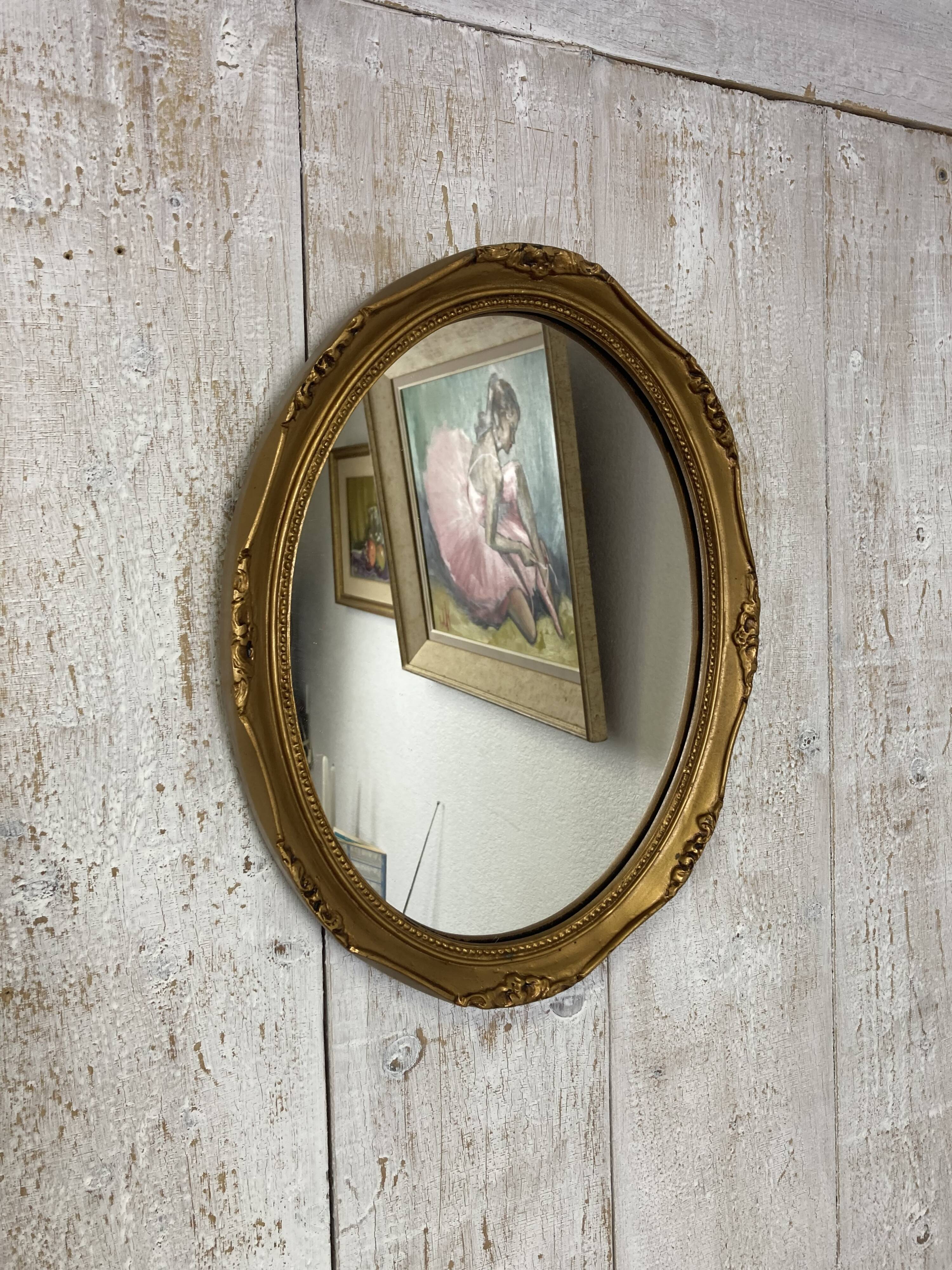 Antique oval mirror (44x33cm)