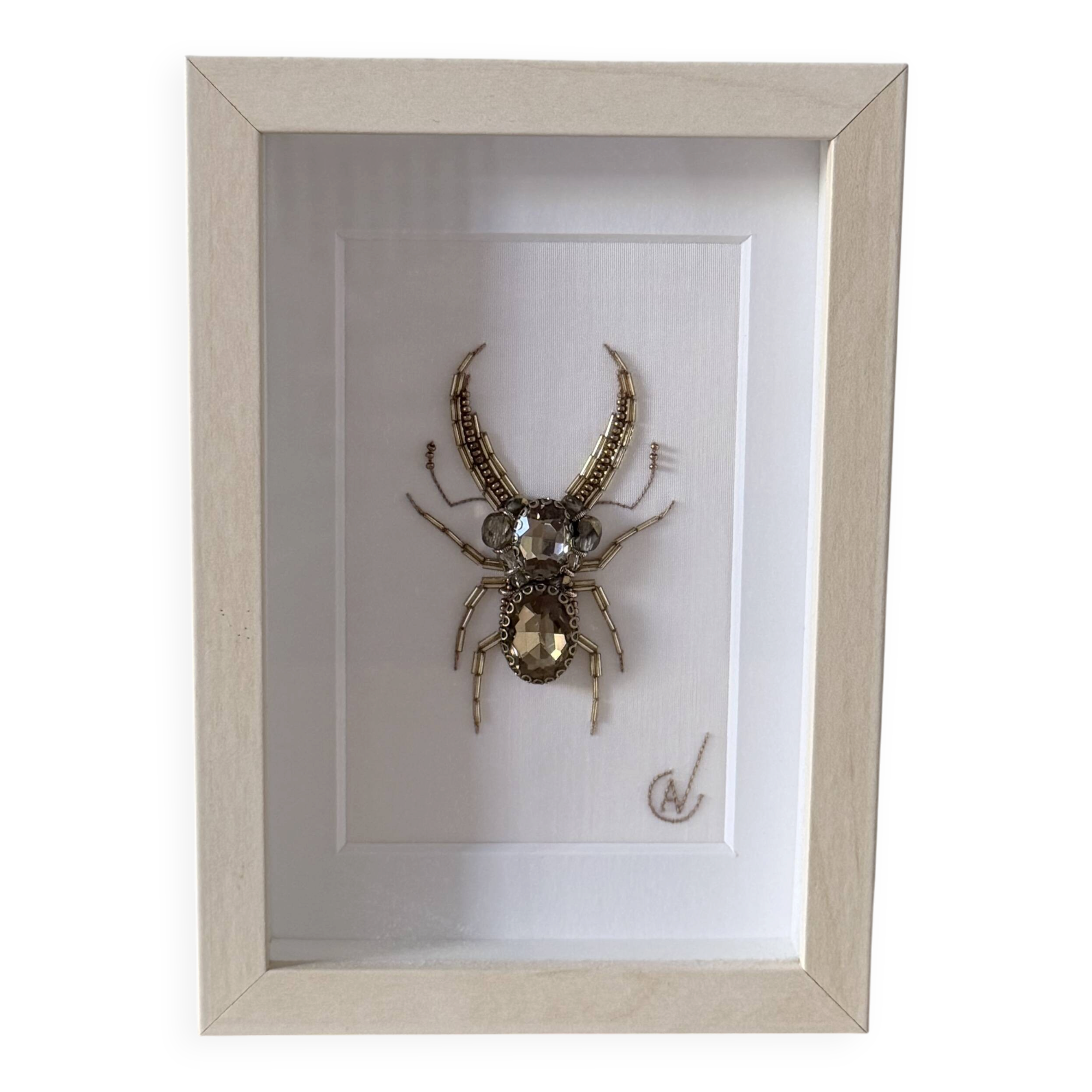 Tableau insecte brodé à la main (pièce unique)