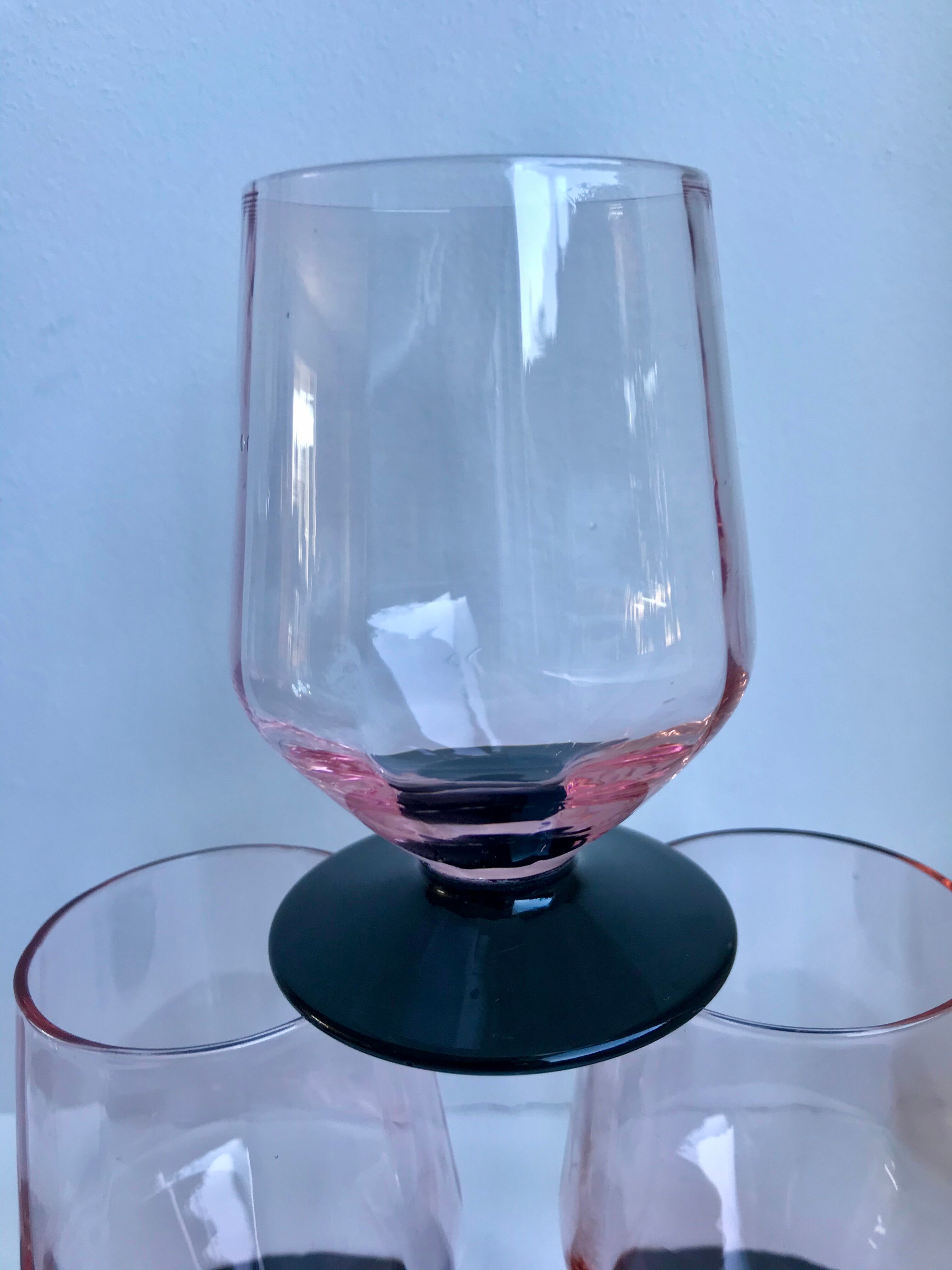 Set of 4 glasses with pink feet and black feet Art Deco 30s