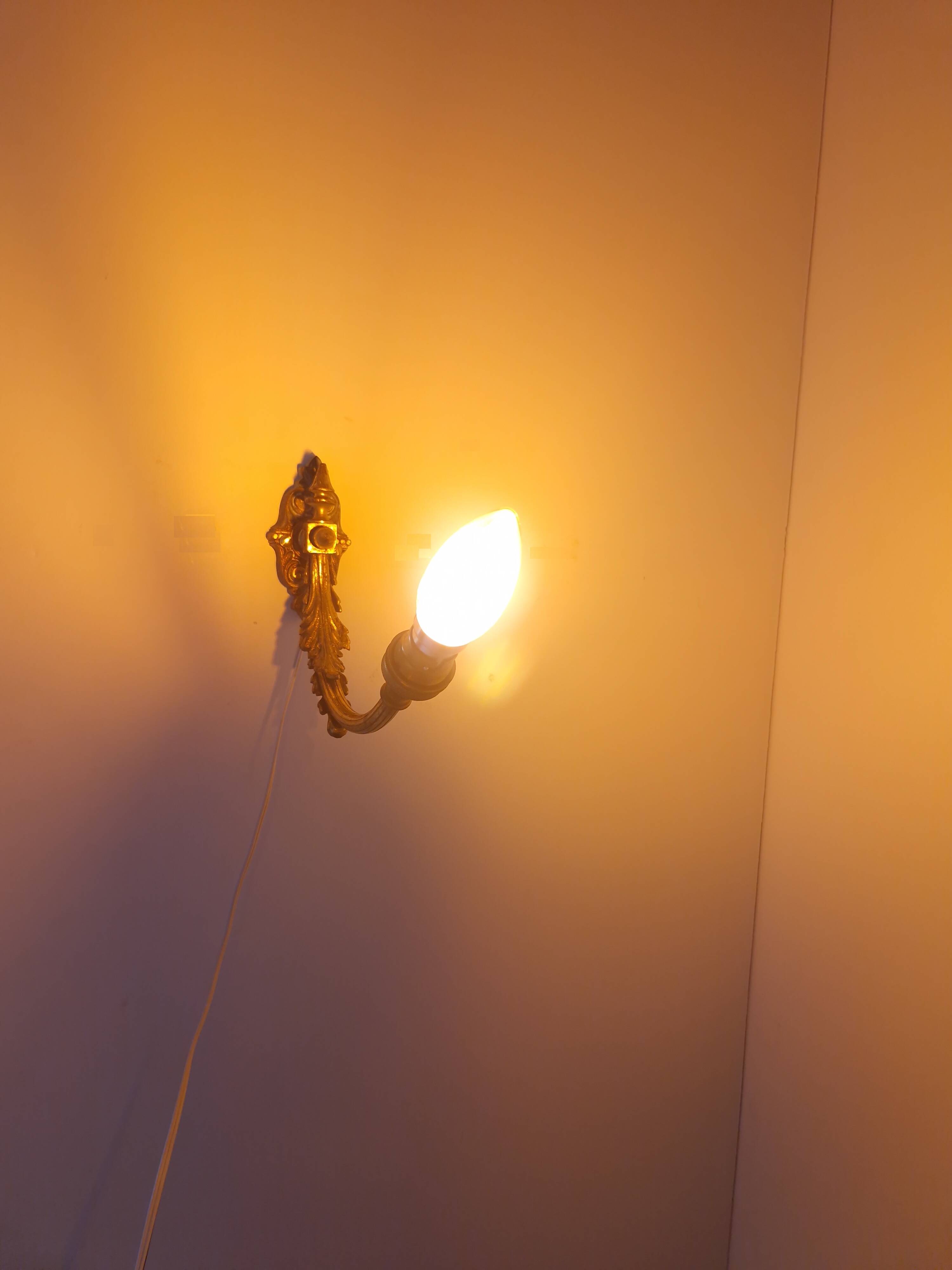Antique wall lights in gilded brass – Louis XV style, charm and elegance