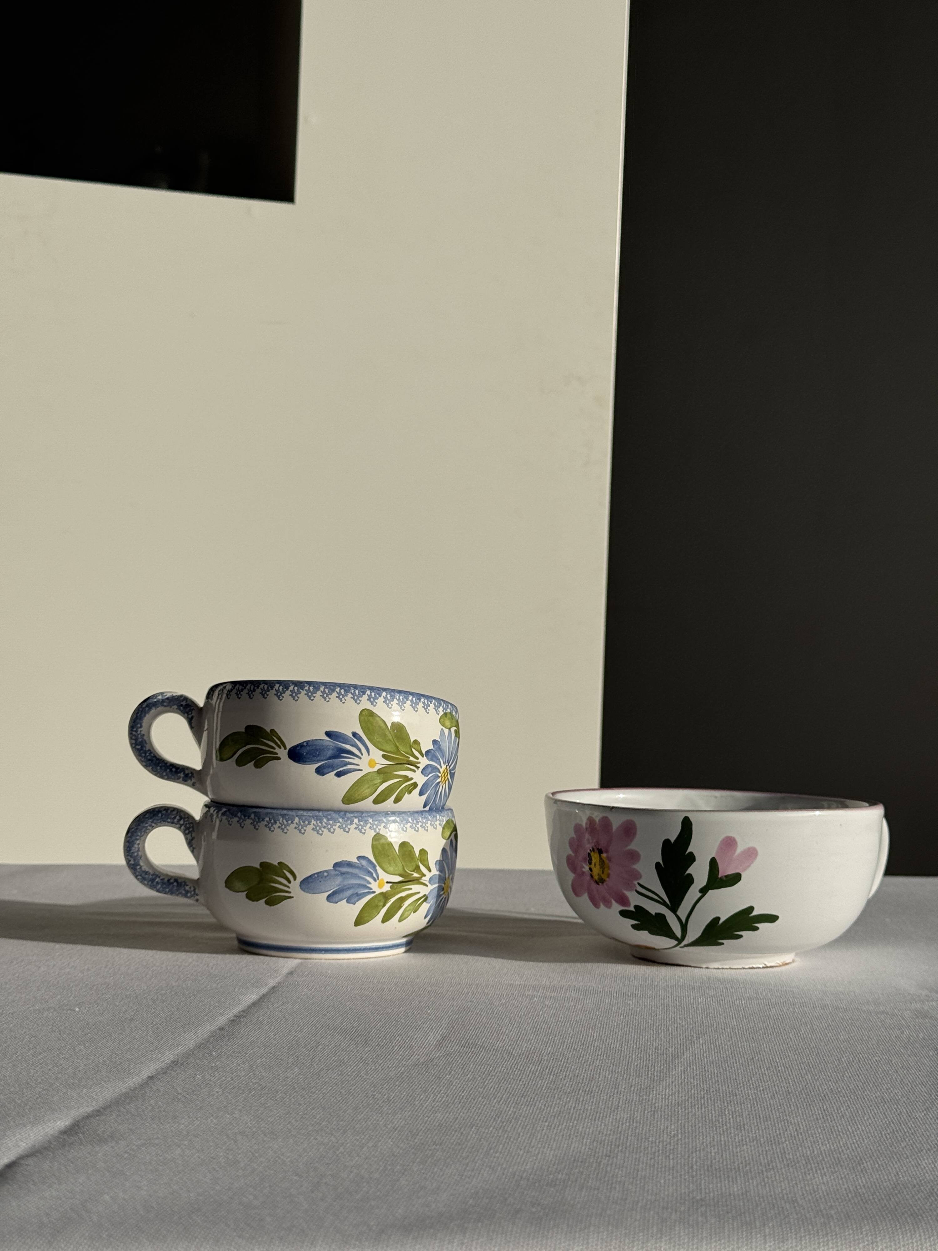 Set of 2 blue Quimper earthenware mugs H6.5 D15