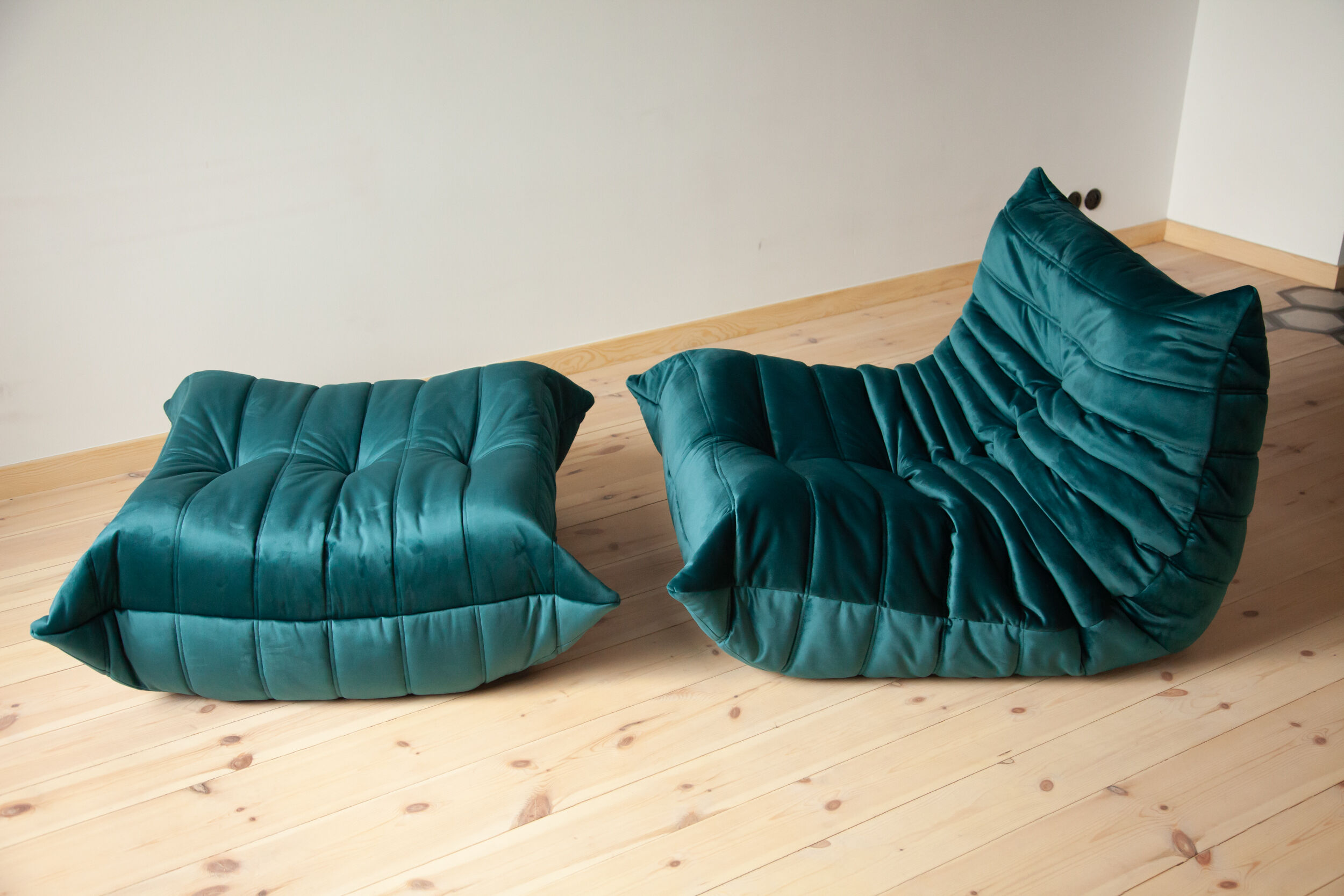 Chauffeuse et ottoman Togo modèle dessiné par Michel Ducaroy 1973