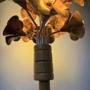 Lampadaire en orme motifs « fleurs », années 70