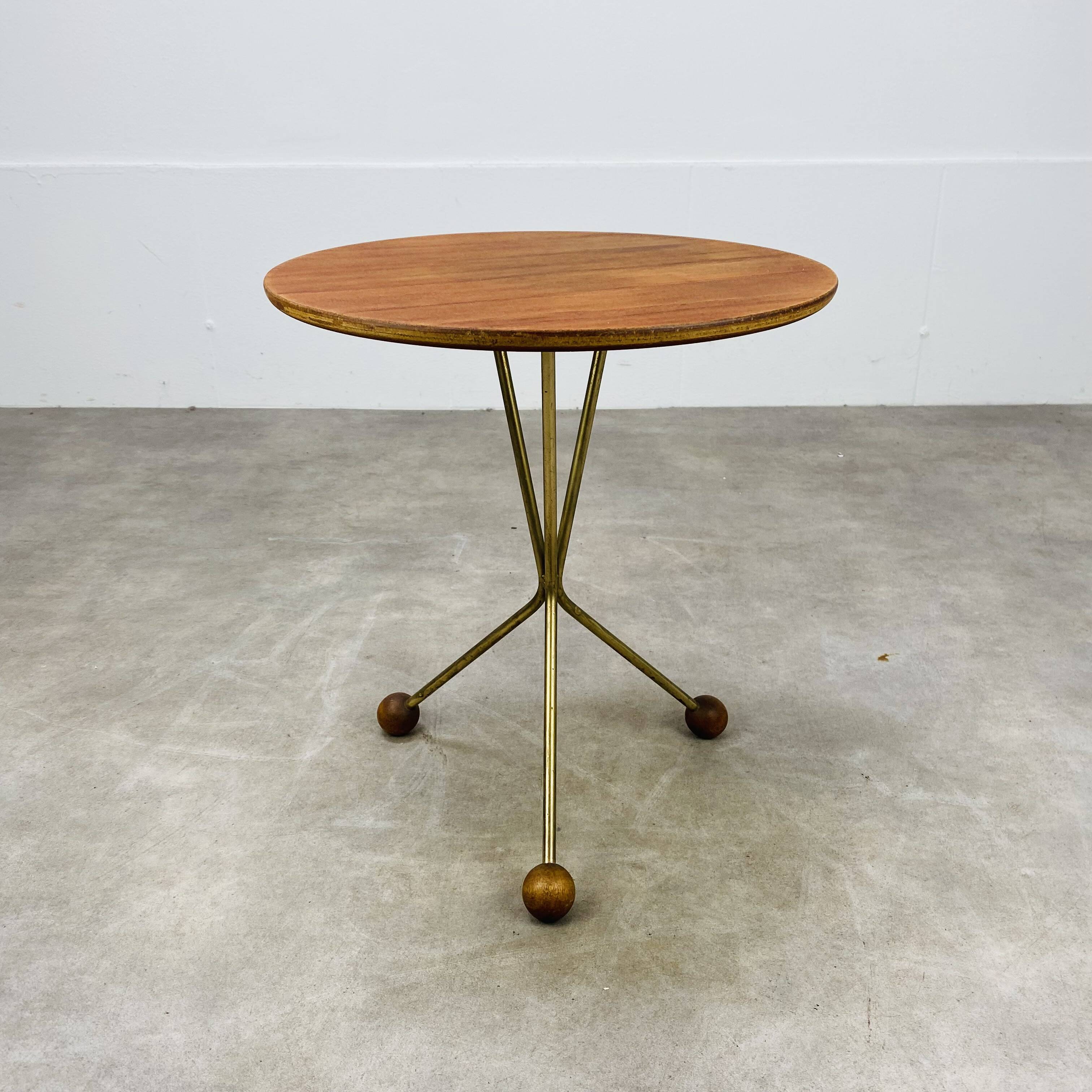 Table d'appoint tripode par Albert Larsson pour Alberts Tibro style scandinave