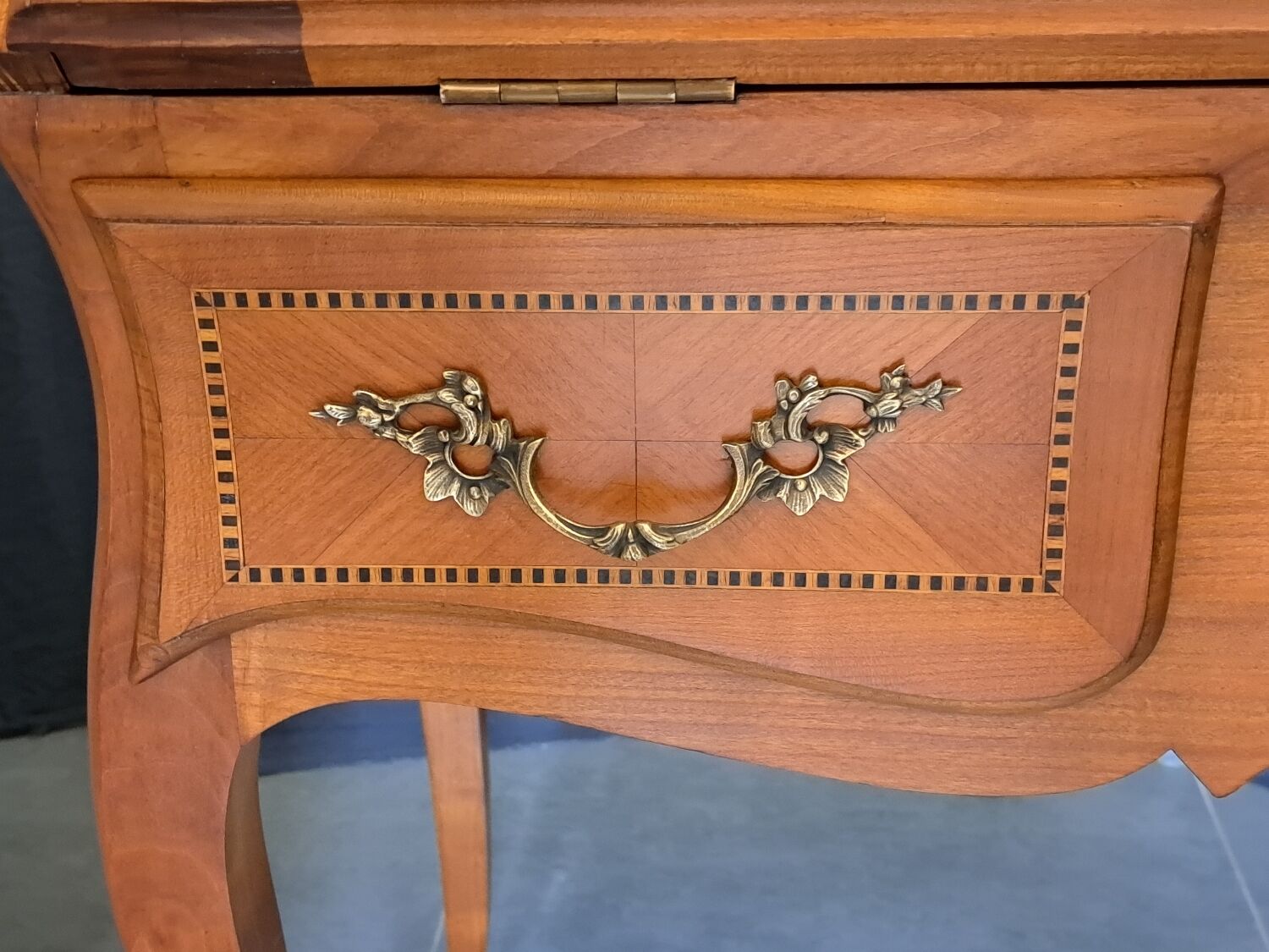 Bureau de pente en marqueterie