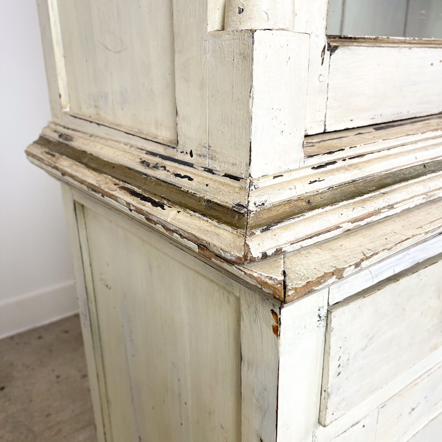 Vintage brocant White painted Kitchen display cabinet