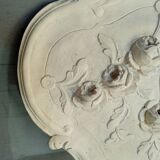 Louis XVI pediment with plaster low relief roses