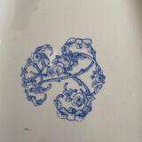 Plat de service en faïence blanc avec frise bleue