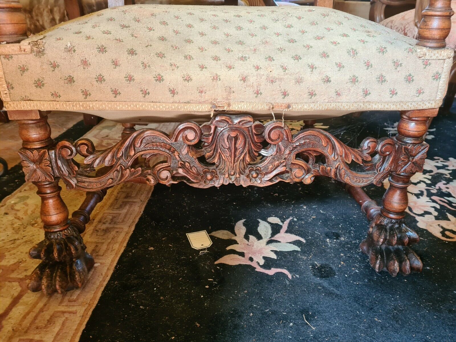 Fauteuil style renaissance en noyer