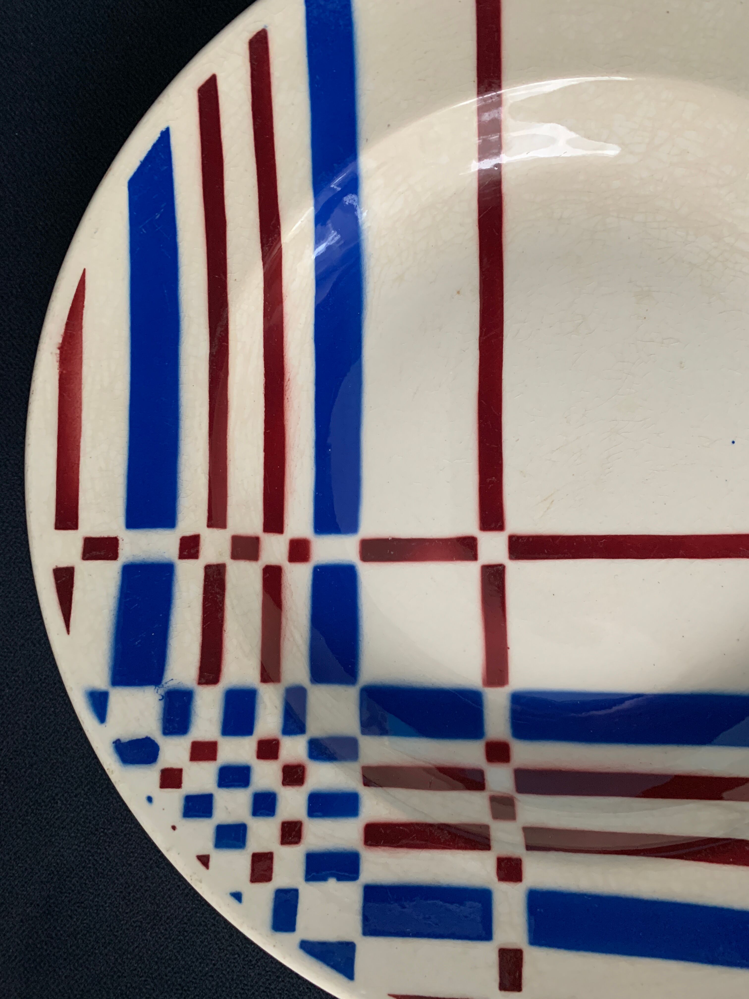 6 assiettes creuses aux couleurs basques, KG Lunéville, 1930