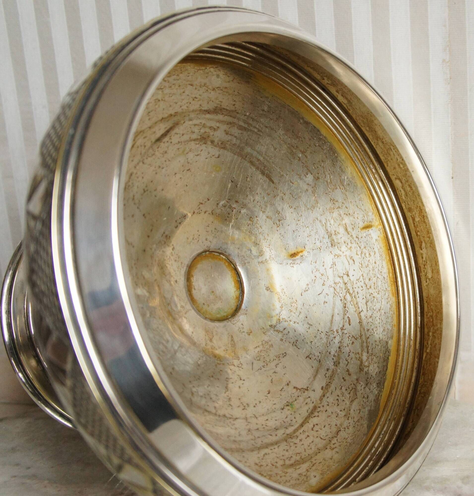 Cup or compotier on art deco pedestal in silver metal