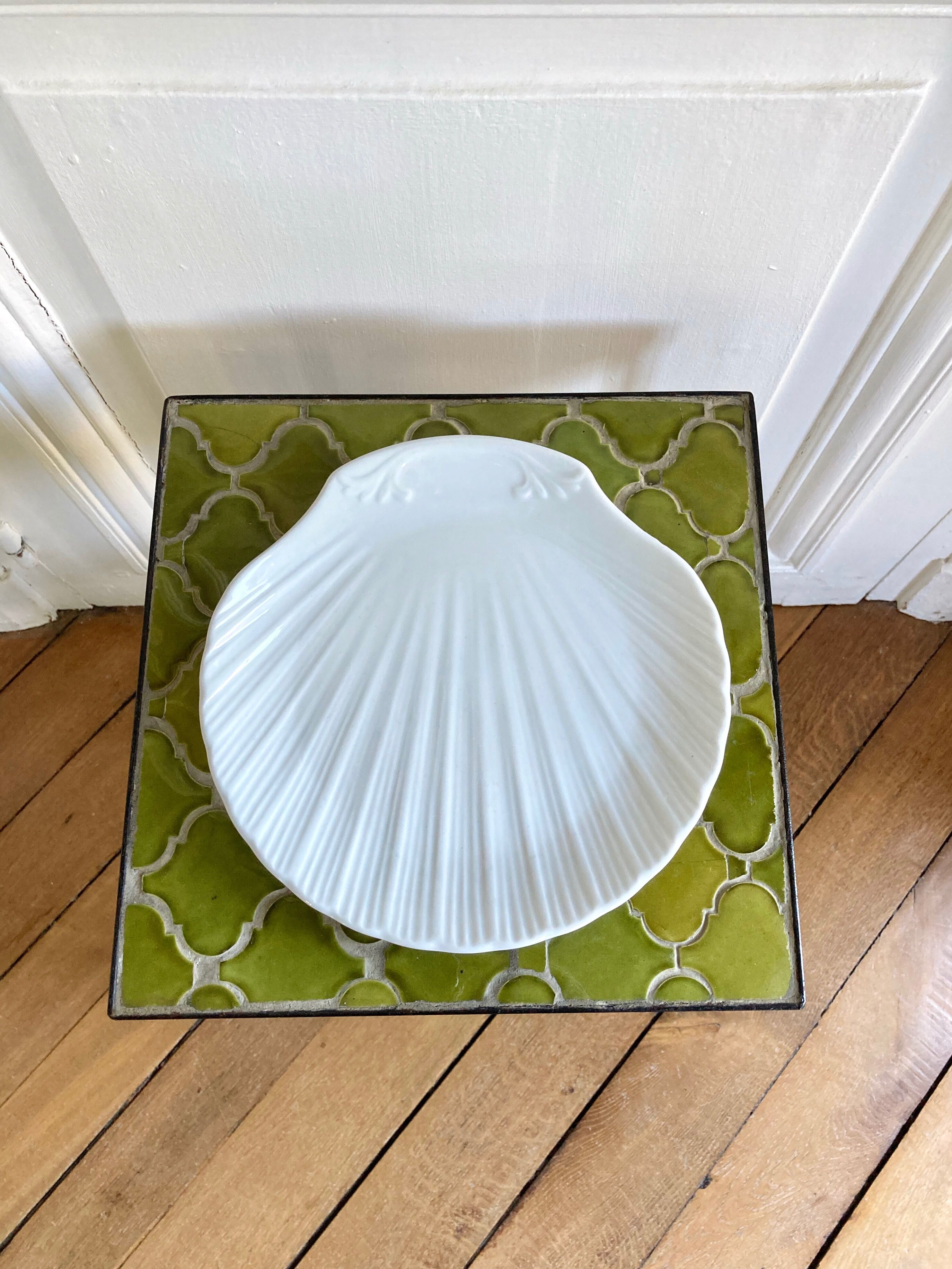 Porcelain scallop dish