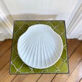 Porcelain scallop dish