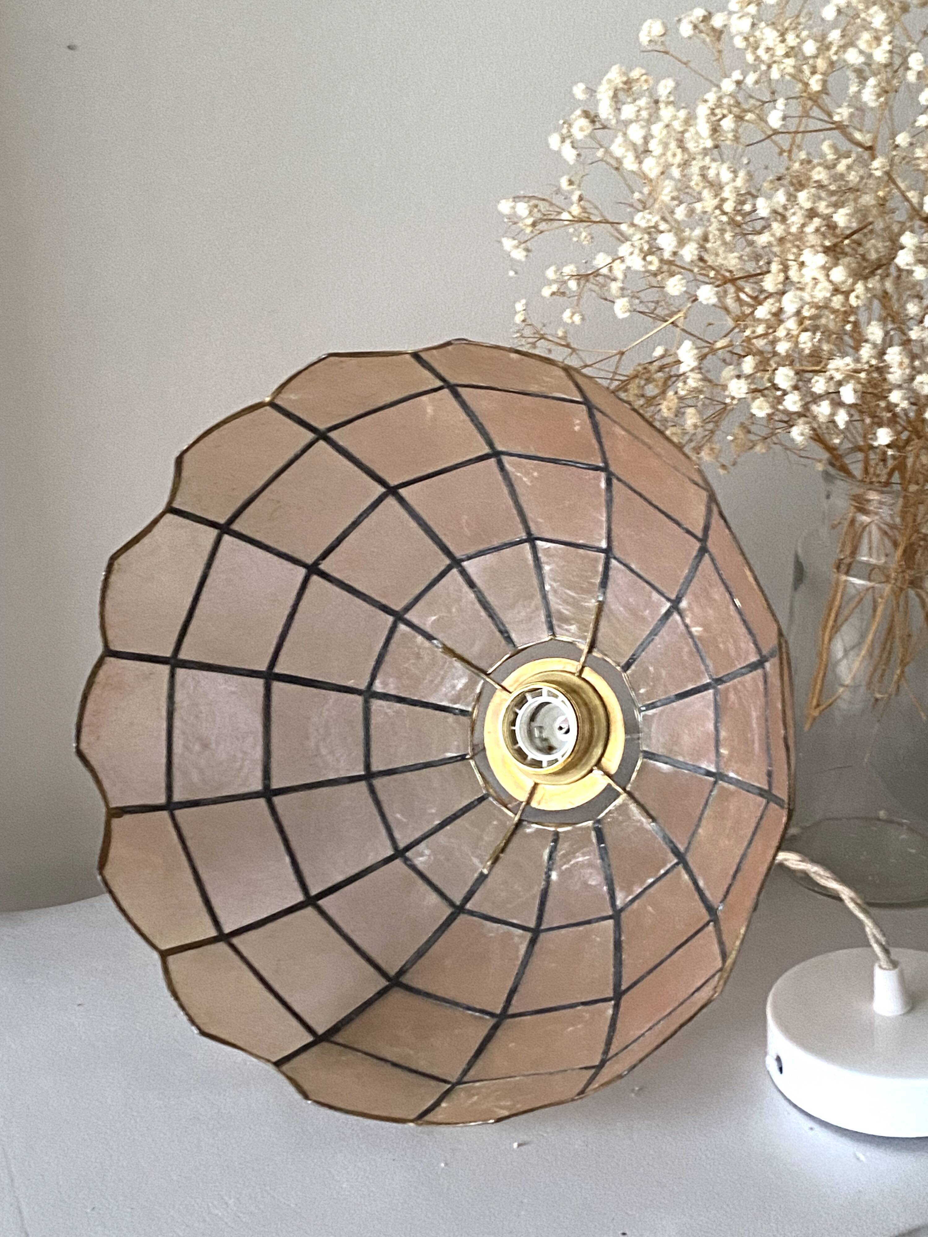 Suspension nacre rose