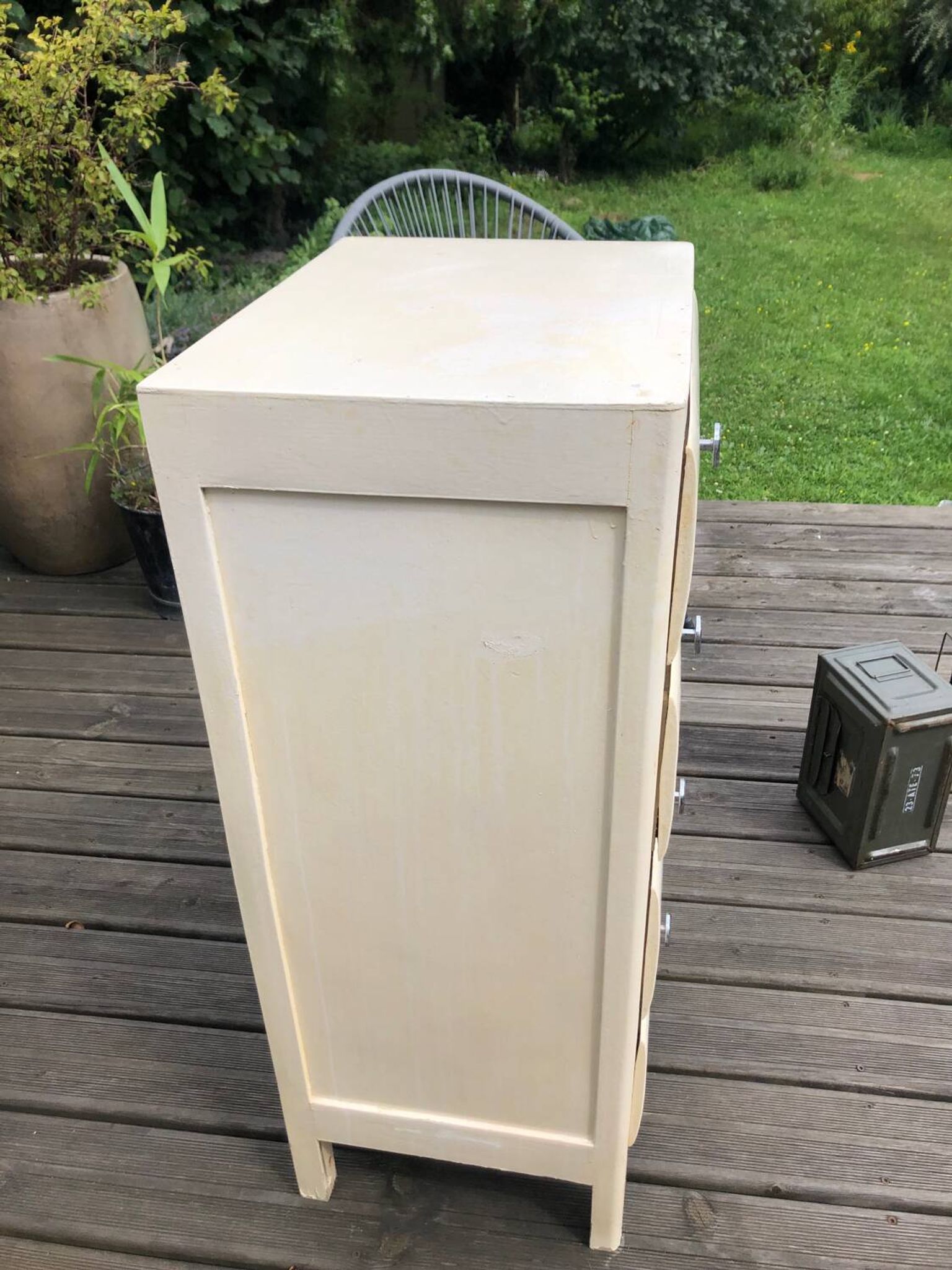Chest of drawers
