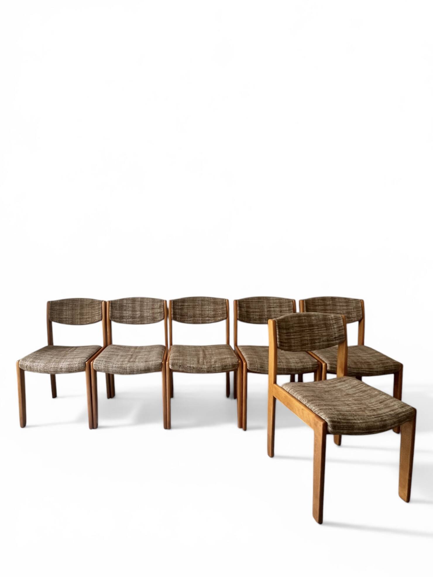 Set of 6 mid-century chairs in honey wood and tweed, 1970 design by dlg Regain.