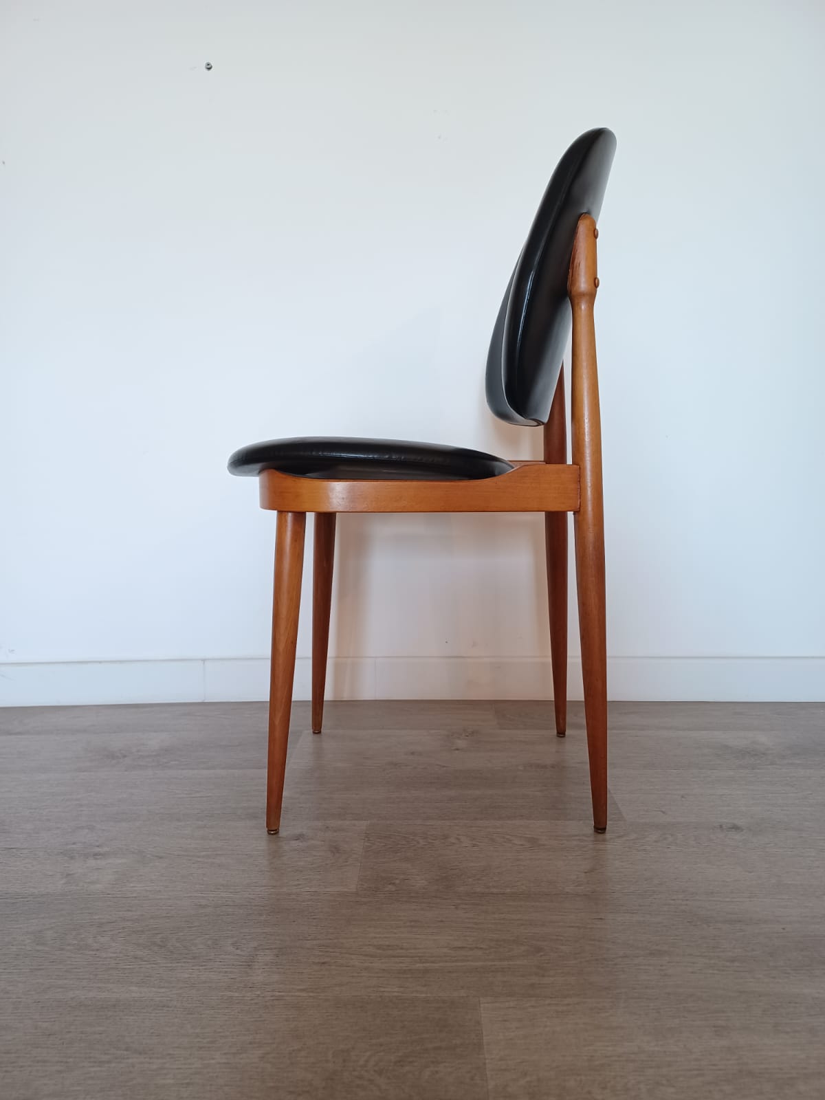 6 chaises modèle Pégase pour Baumann