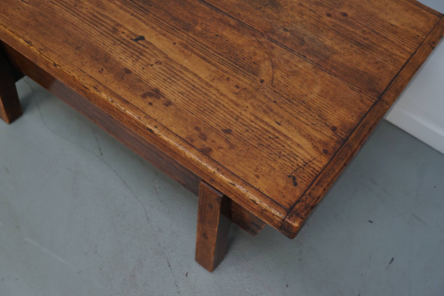 Table basse en pin rustique, style ferme français du début du 20e siècle