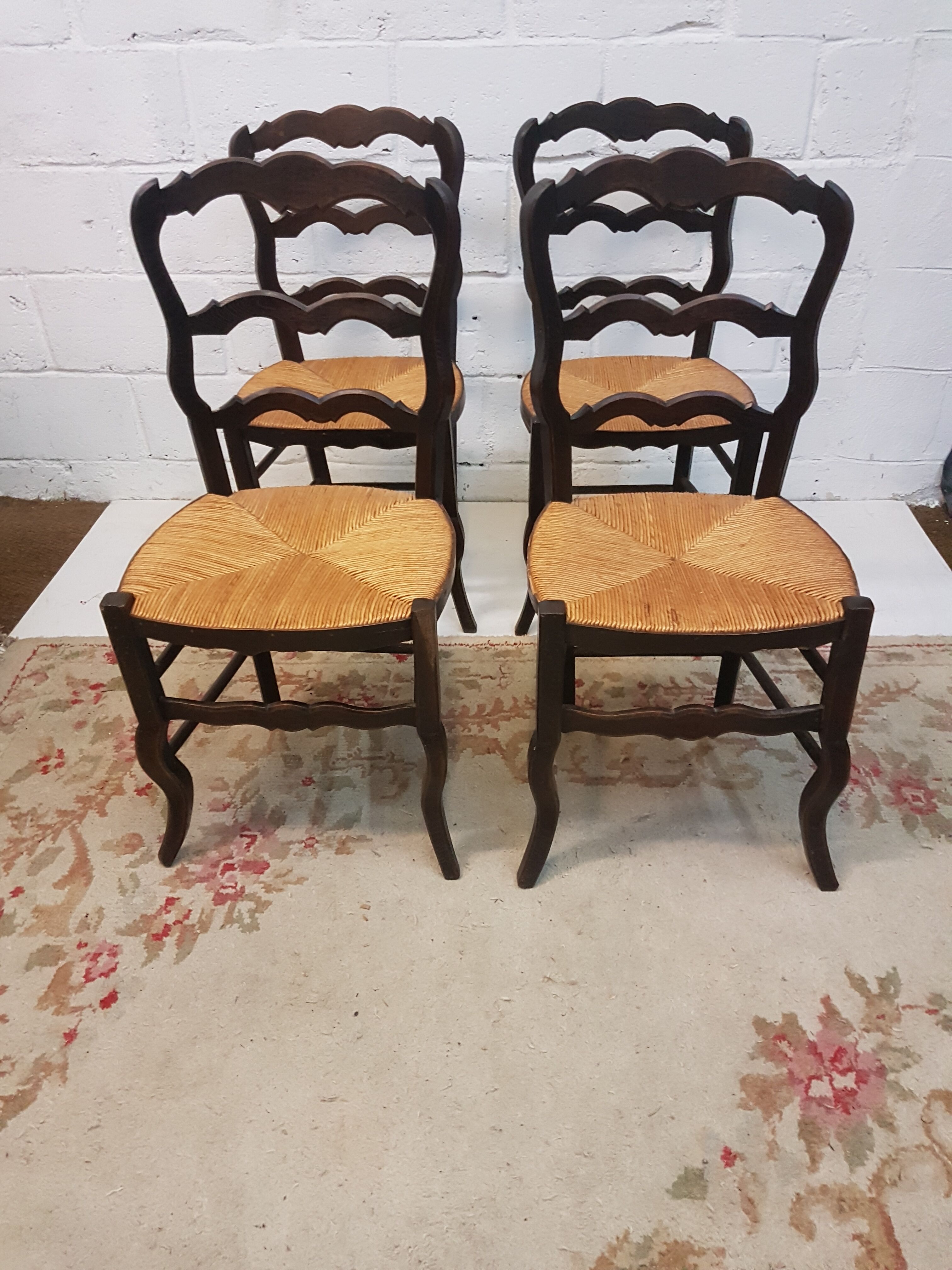 Series of 4 chairs