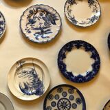 Suite 18 assiettes bleues anciennes et asiatiques décors bleus