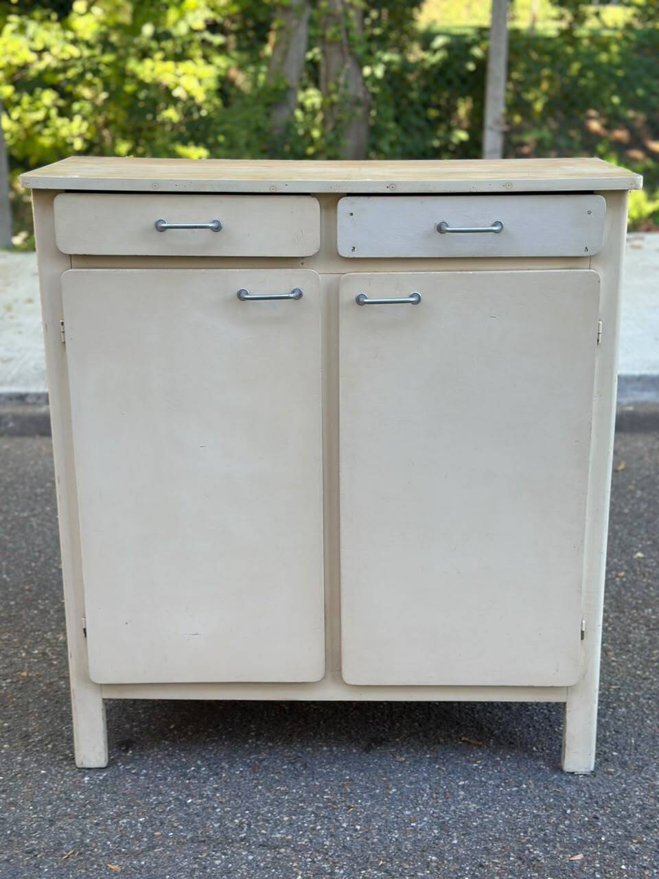 Buffet vintage en bois beige 1950 style parisien mado