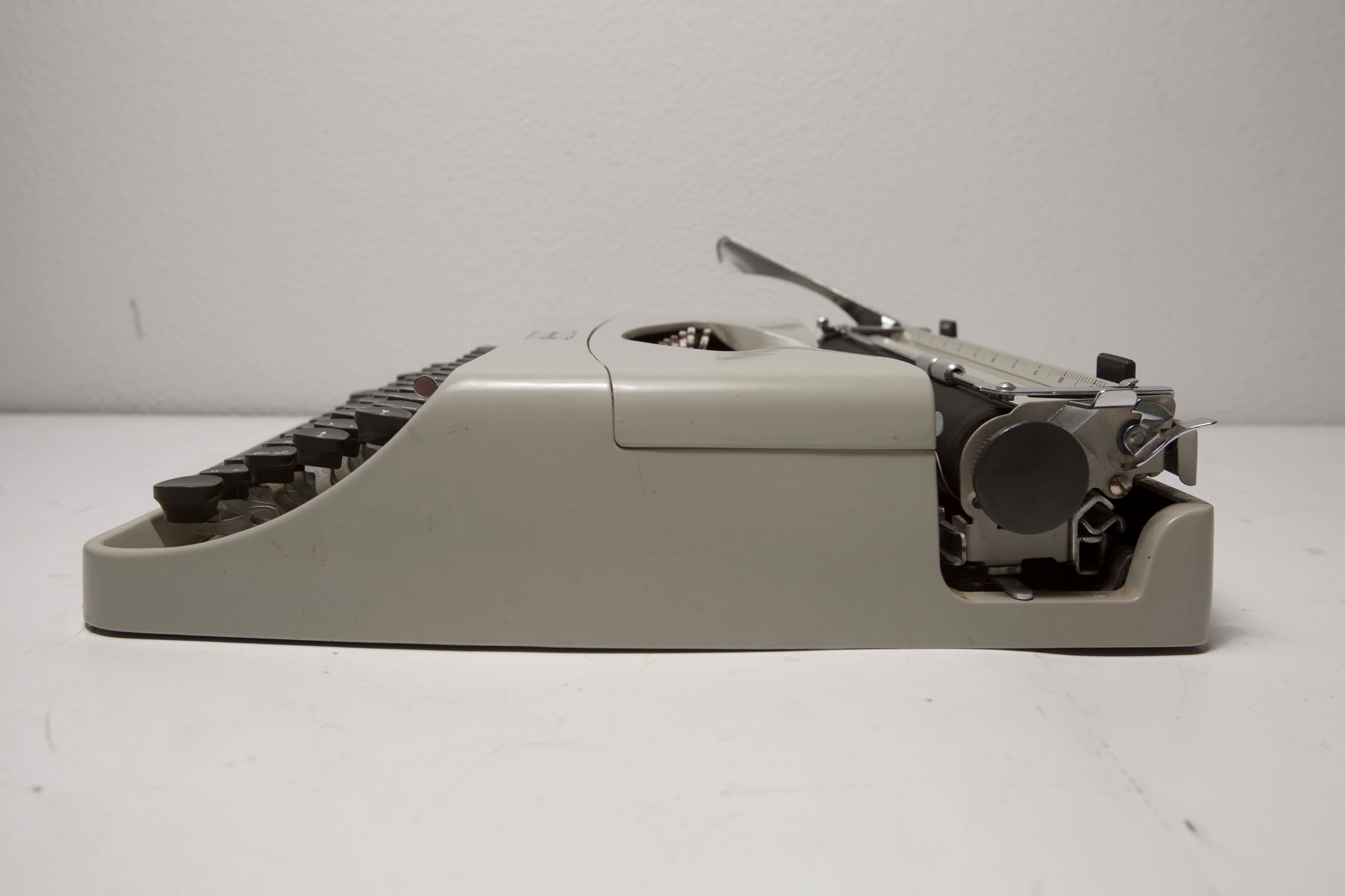 Underwood 18 typewriter