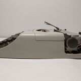 Underwood 18 typewriter