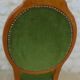 Chaise médaillon ancienne chic de style avec tissus velours vert et clous