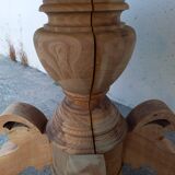 Solid wood pedestal table