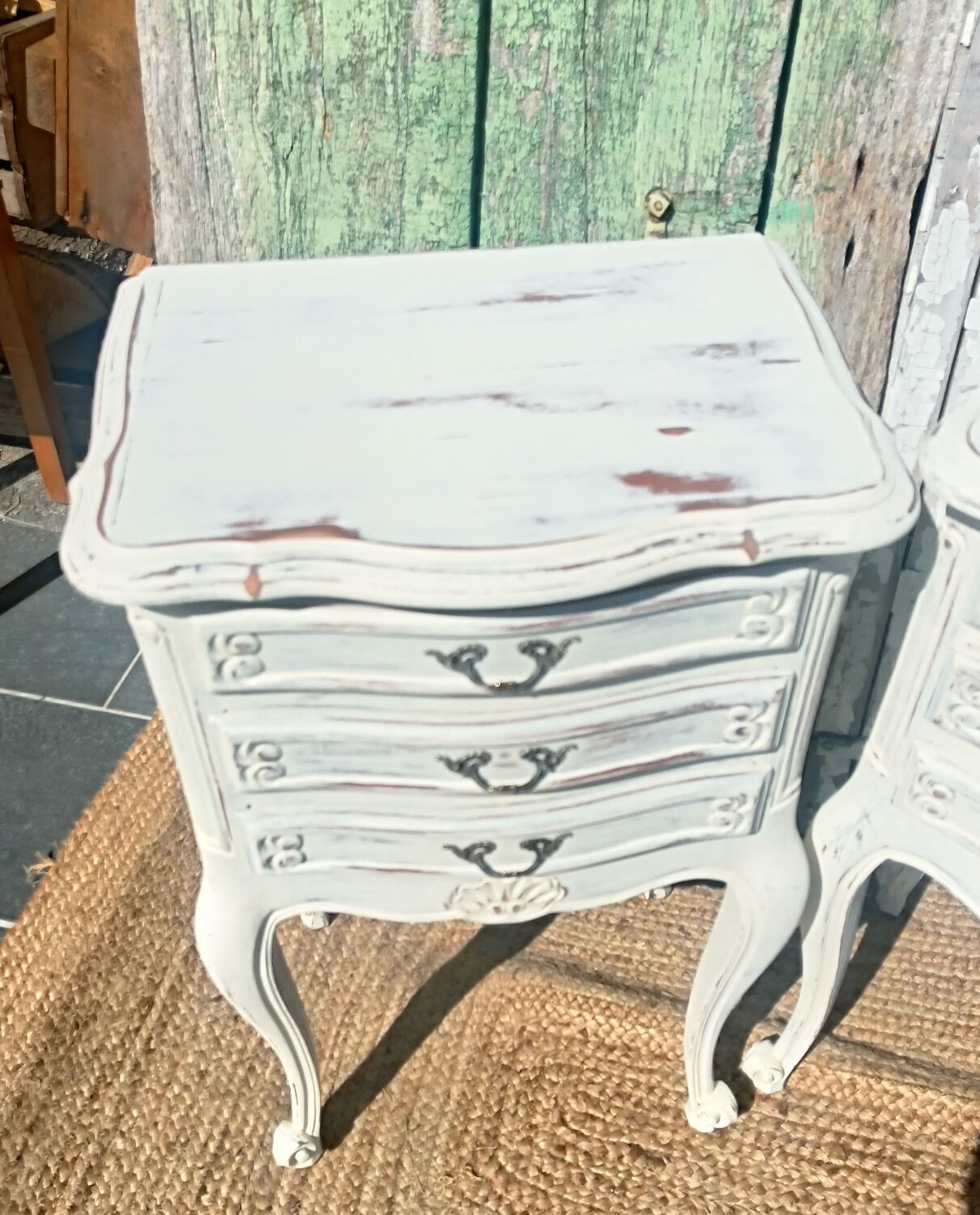 Paire de chevets style Louis XV patinés