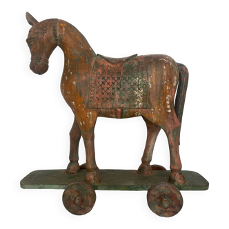 Cheval de temple indien en bois polychrome