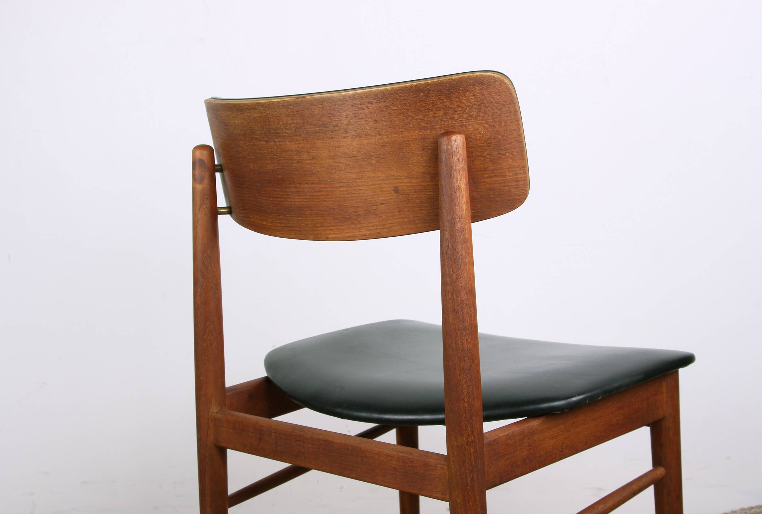 Set of 4 Danish chairs in teak, black skai and brass by Sax 1960.