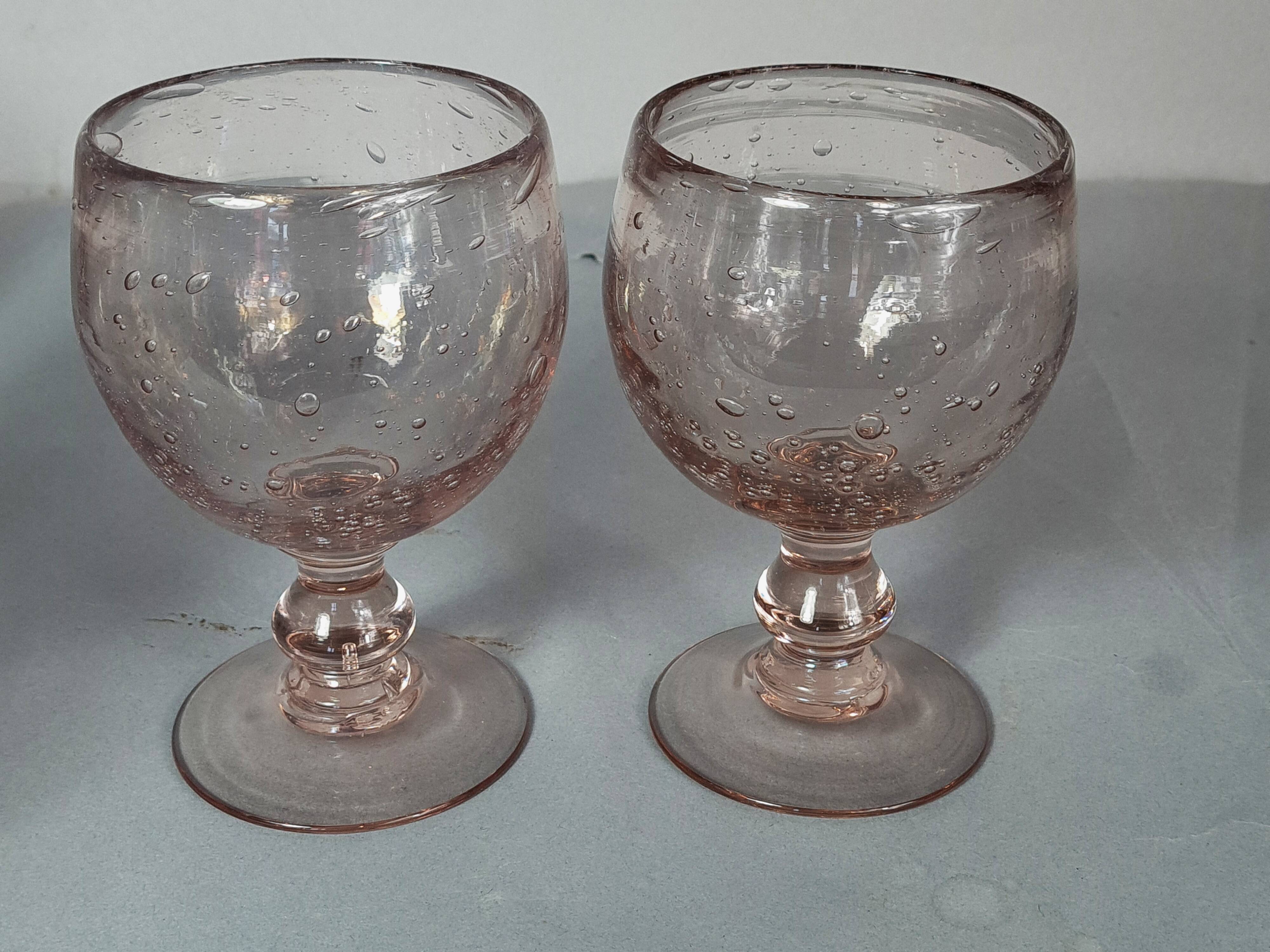 Biot: 8 blown bubble glasses, Ciboire model in amethyst colour D205.
