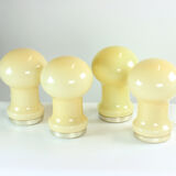 Lampe de table unique en verre opalin beige par Ivan Jakes, Tchécoslovaquie années 1960