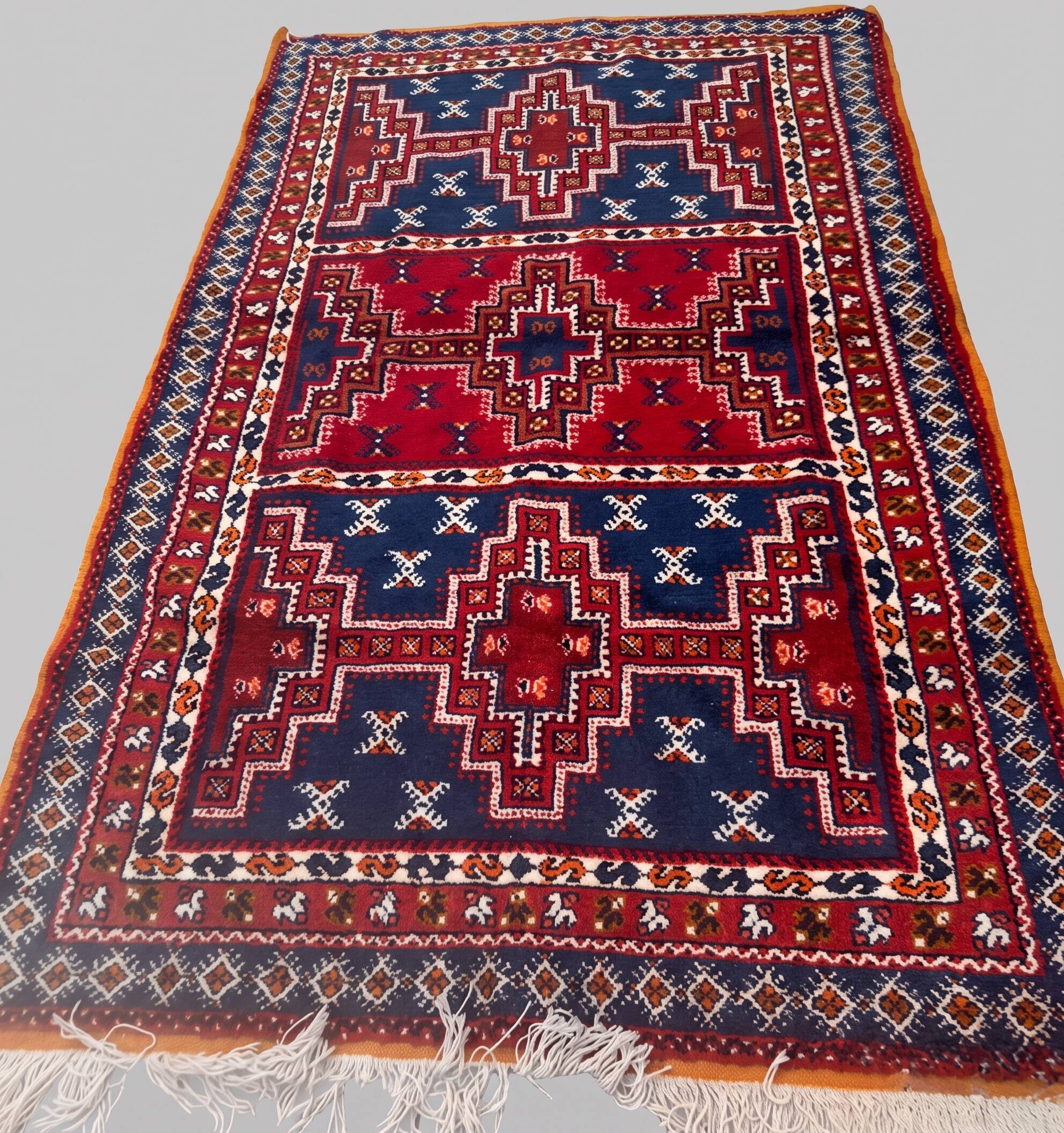 Traditional pure wool carpet