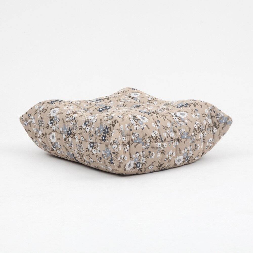 Pouf Togo et canapé 2 places tissu imprimé par Michel Ducaroy pour Ligne Roset
