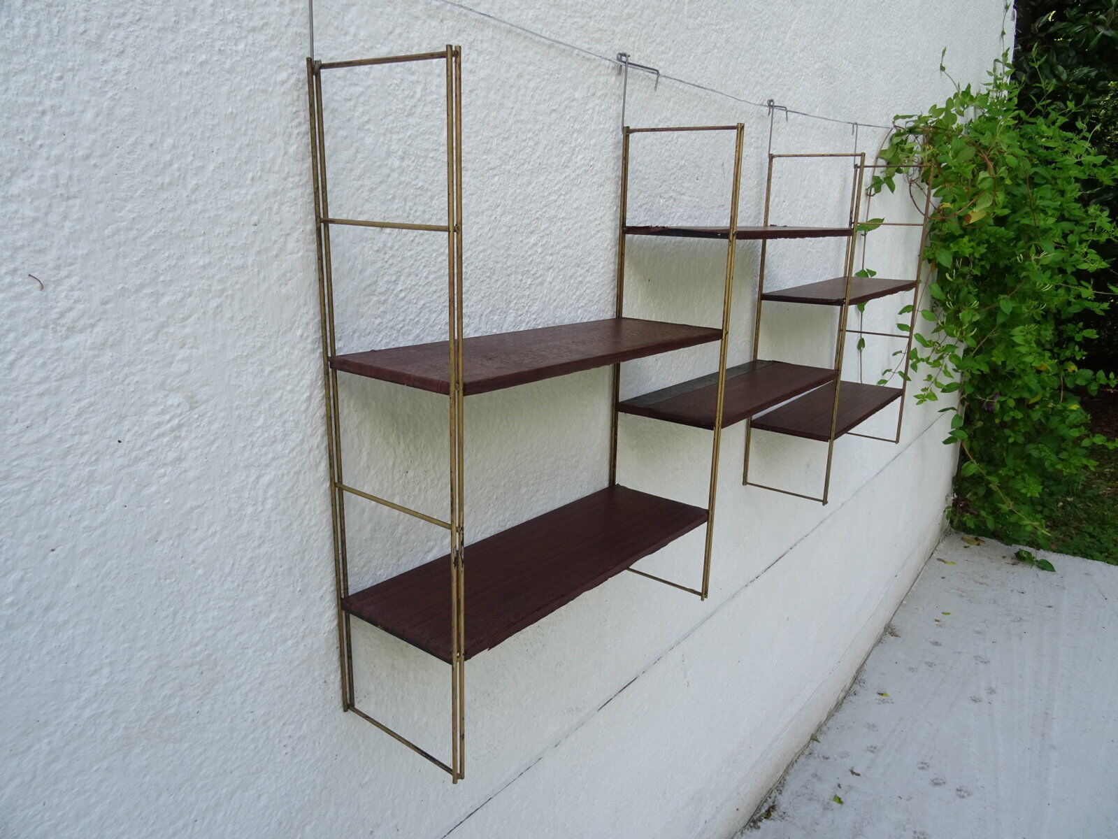 String wall shelf