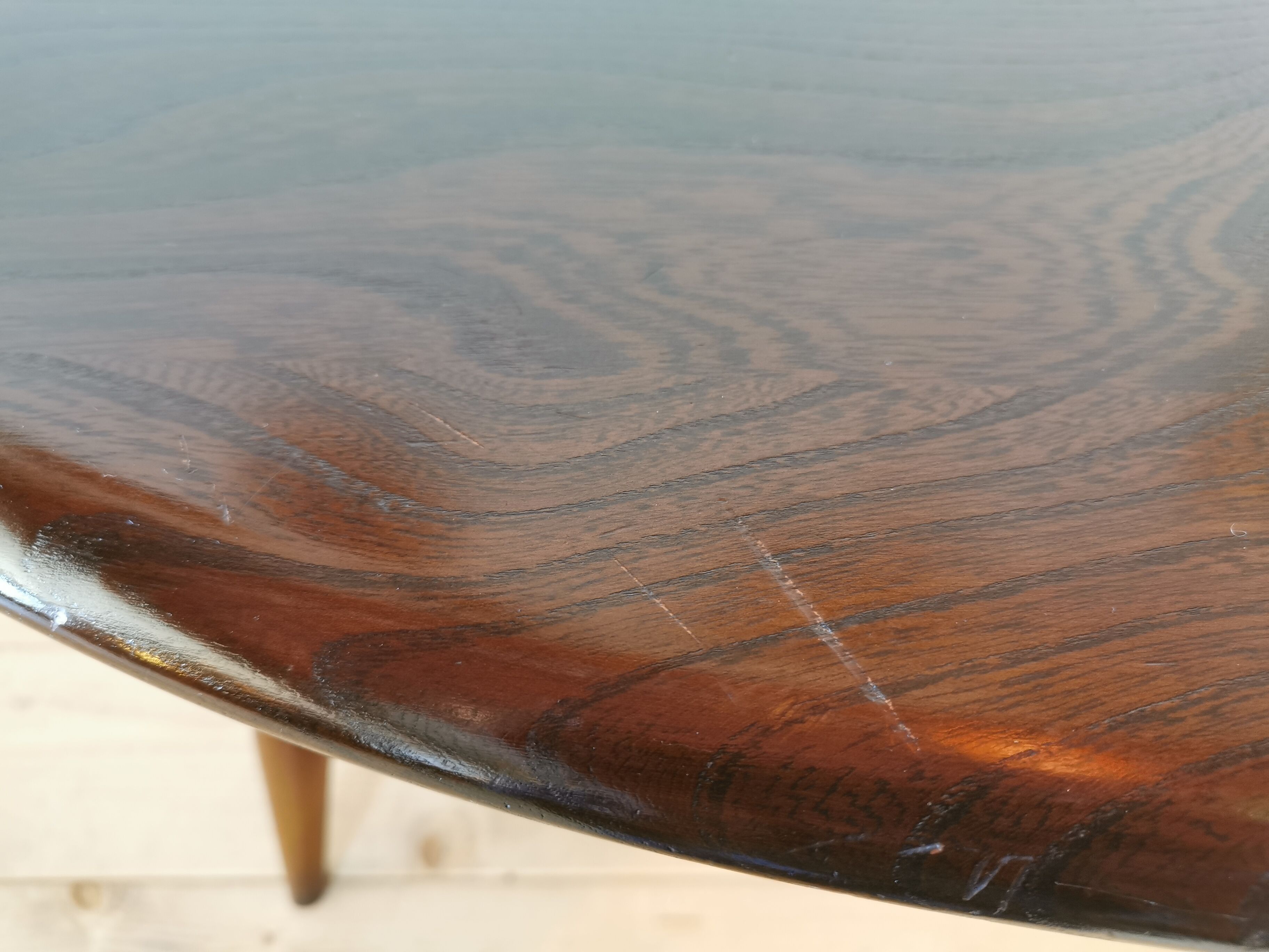 Table basse en frêne par Lucian Ercolani dans les années 60