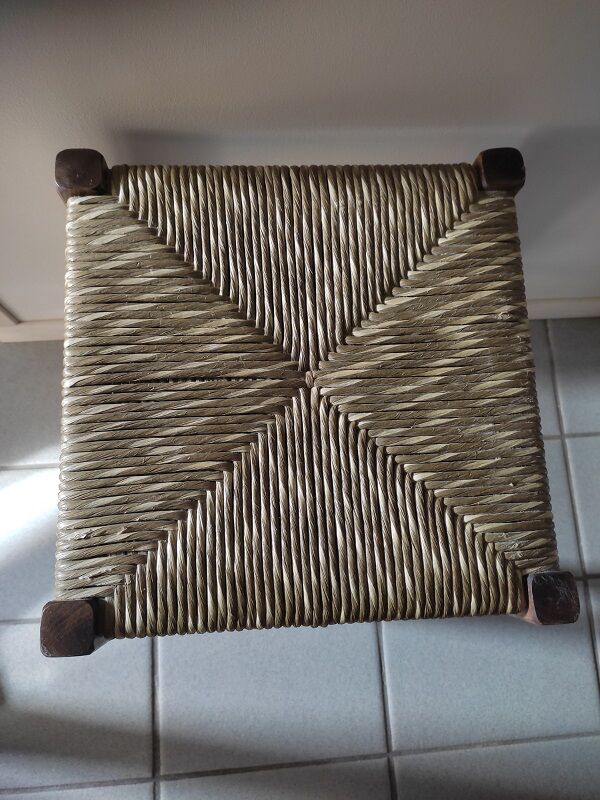 Stool solid wood seat straw feet patinated dp 0922131