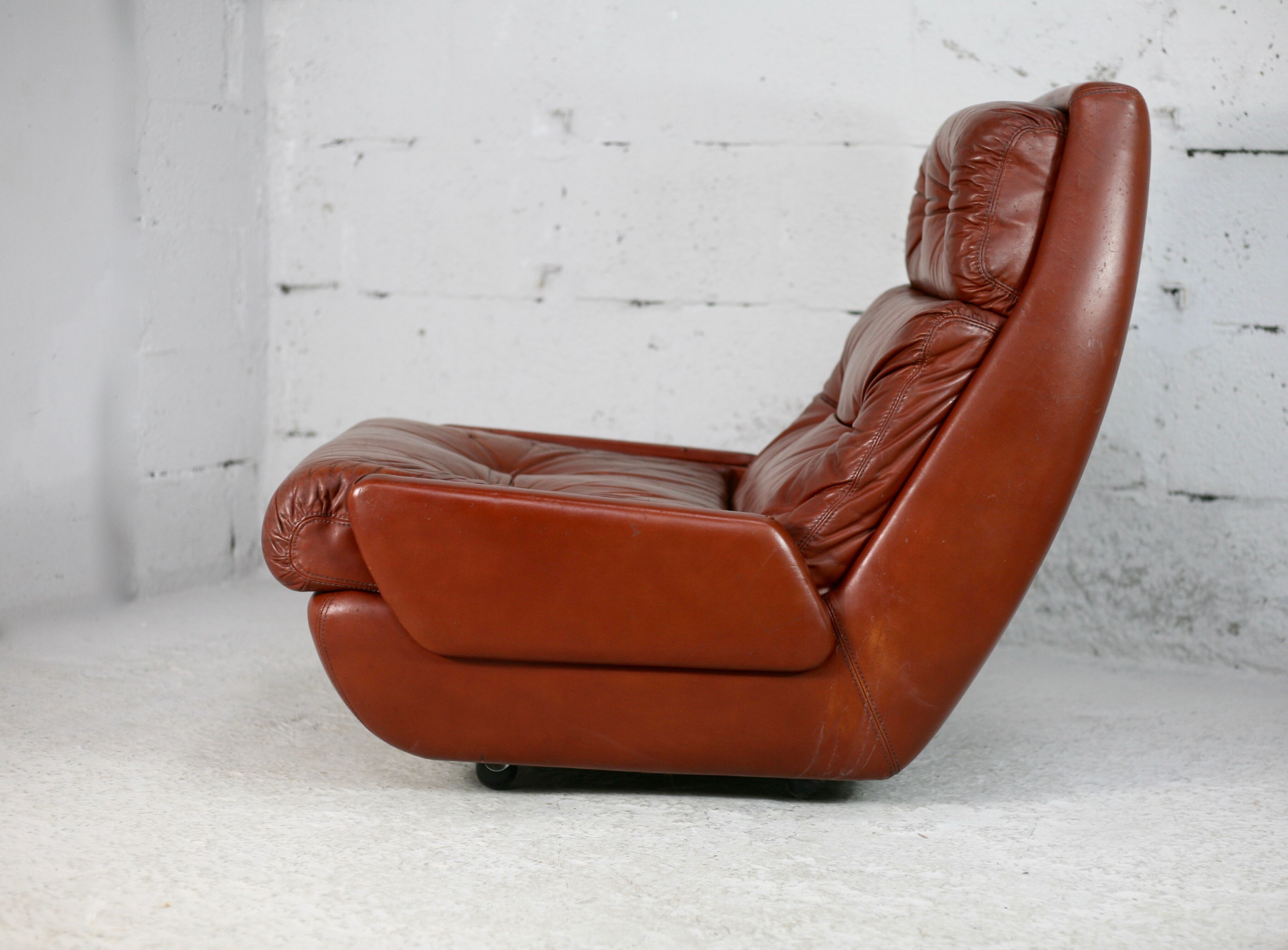 Easy chair "space age". Jean Prévost, France, leather, circa 1970