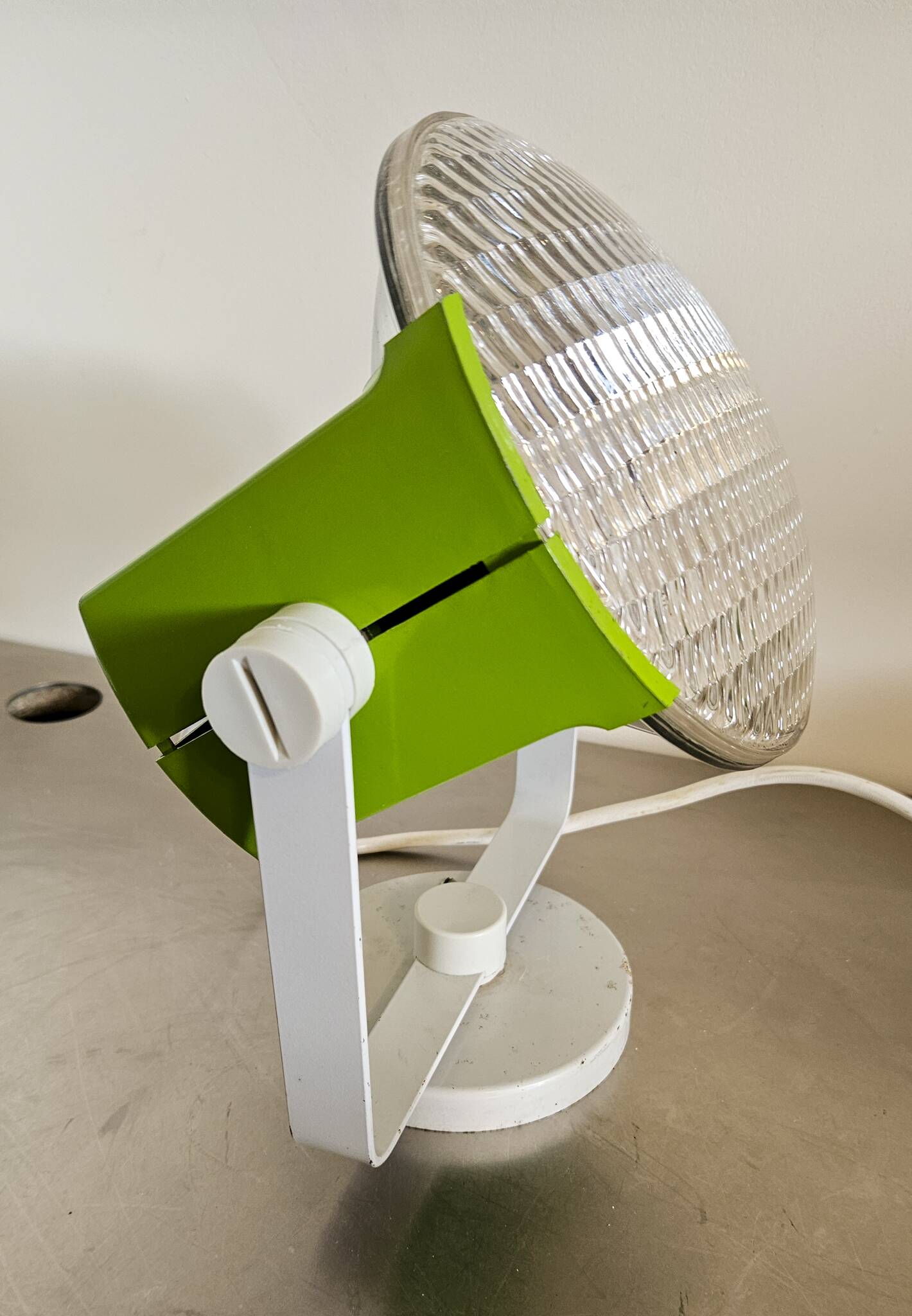 Spot vintage design 1970s apple green LITA