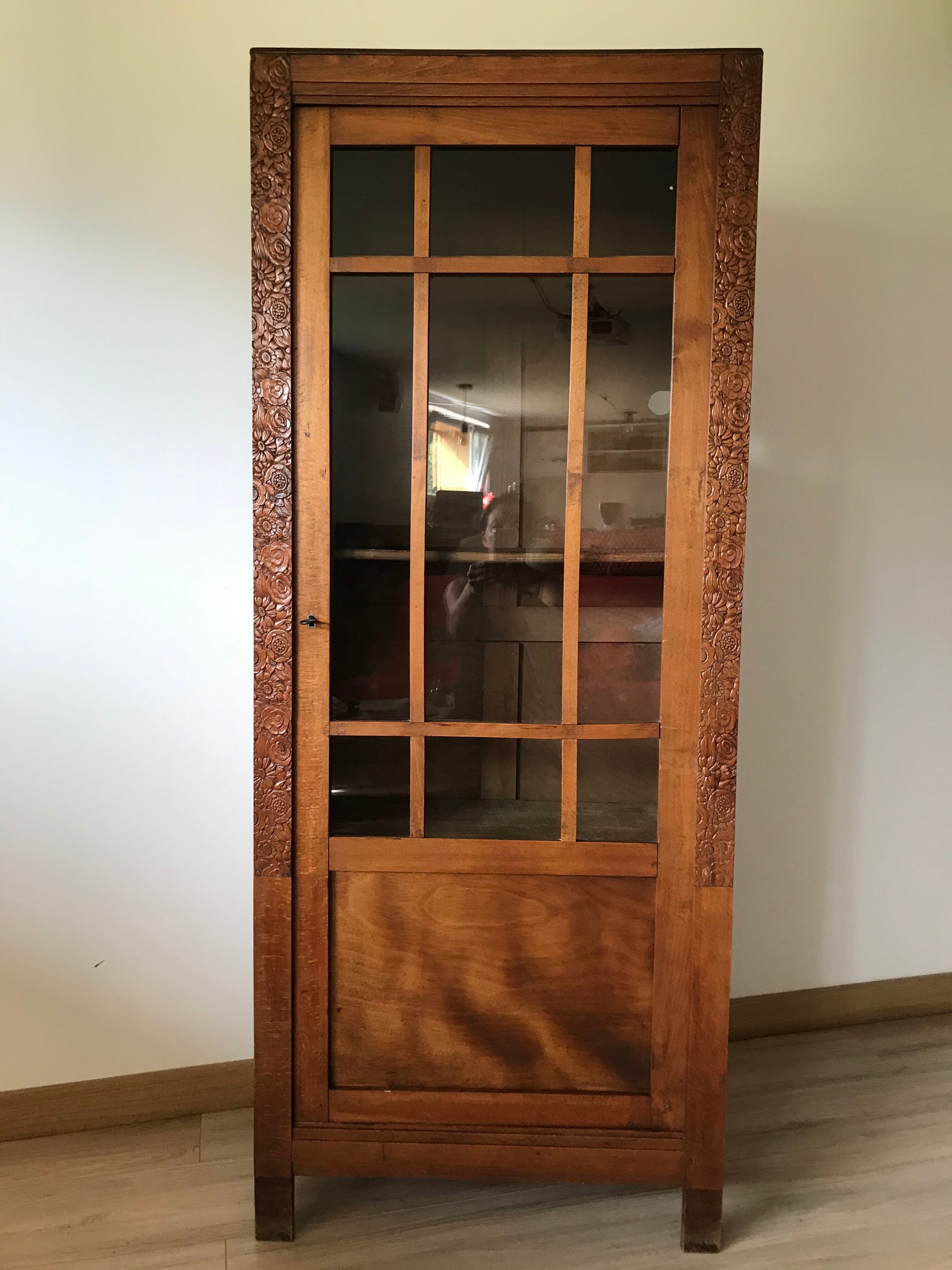 Art Deco style showcase