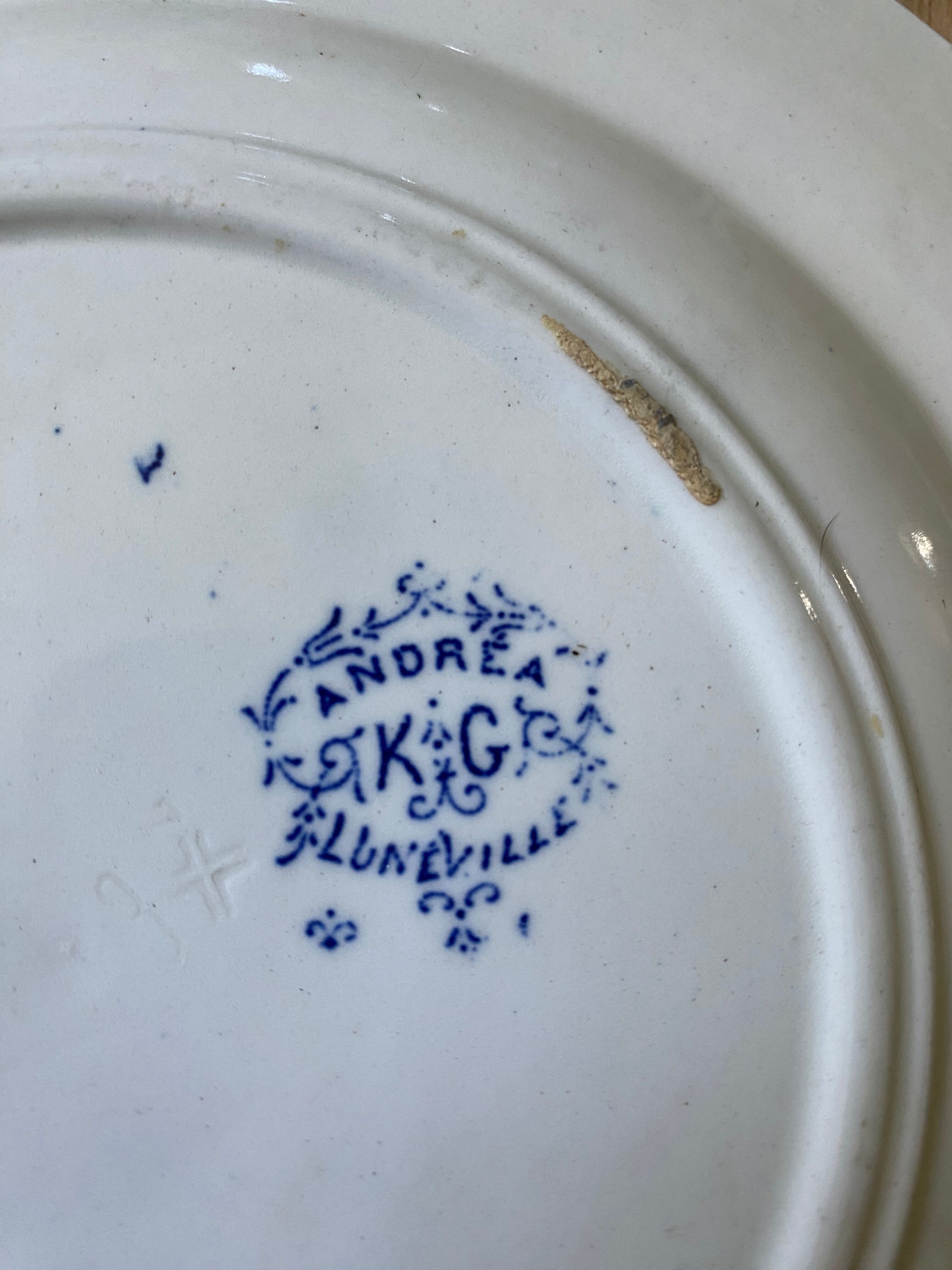 Assiette décor floral bleu KG Luneville