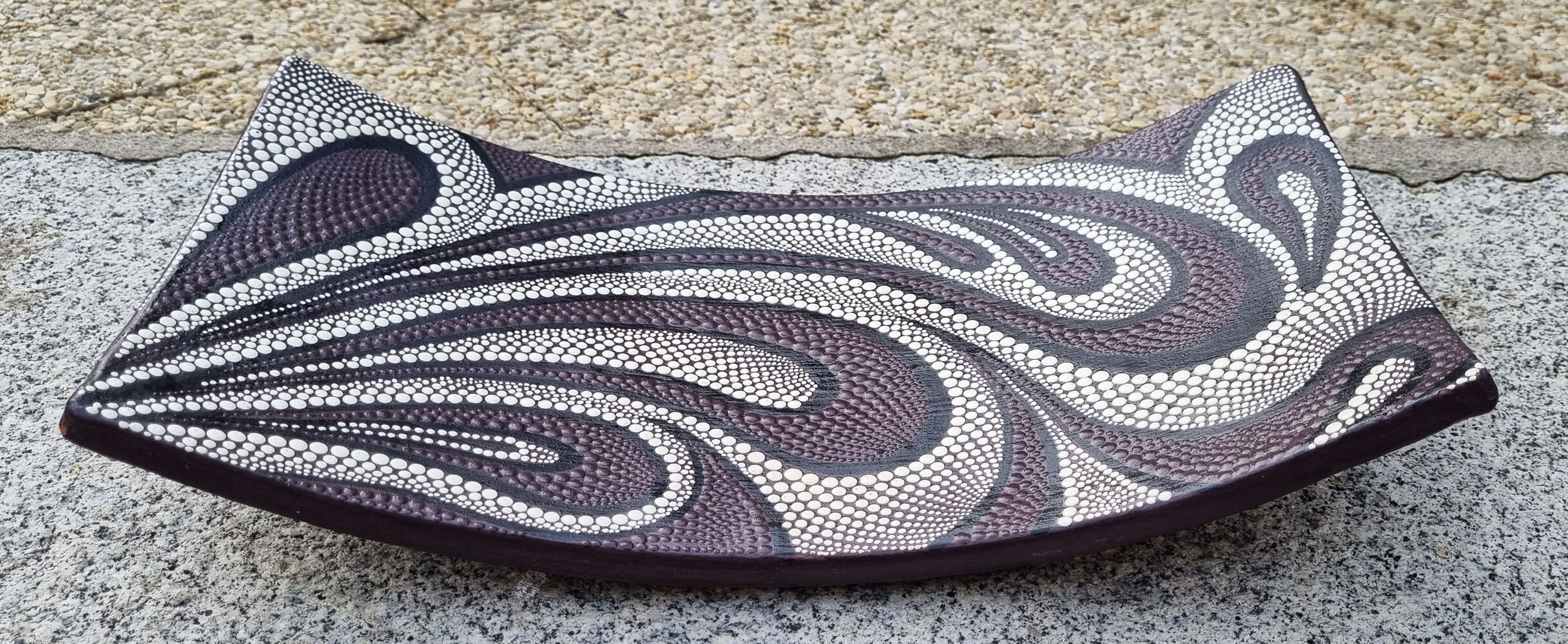 African dish, terracotta, African-inspired decoration.