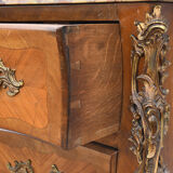 Curved chest of drawers