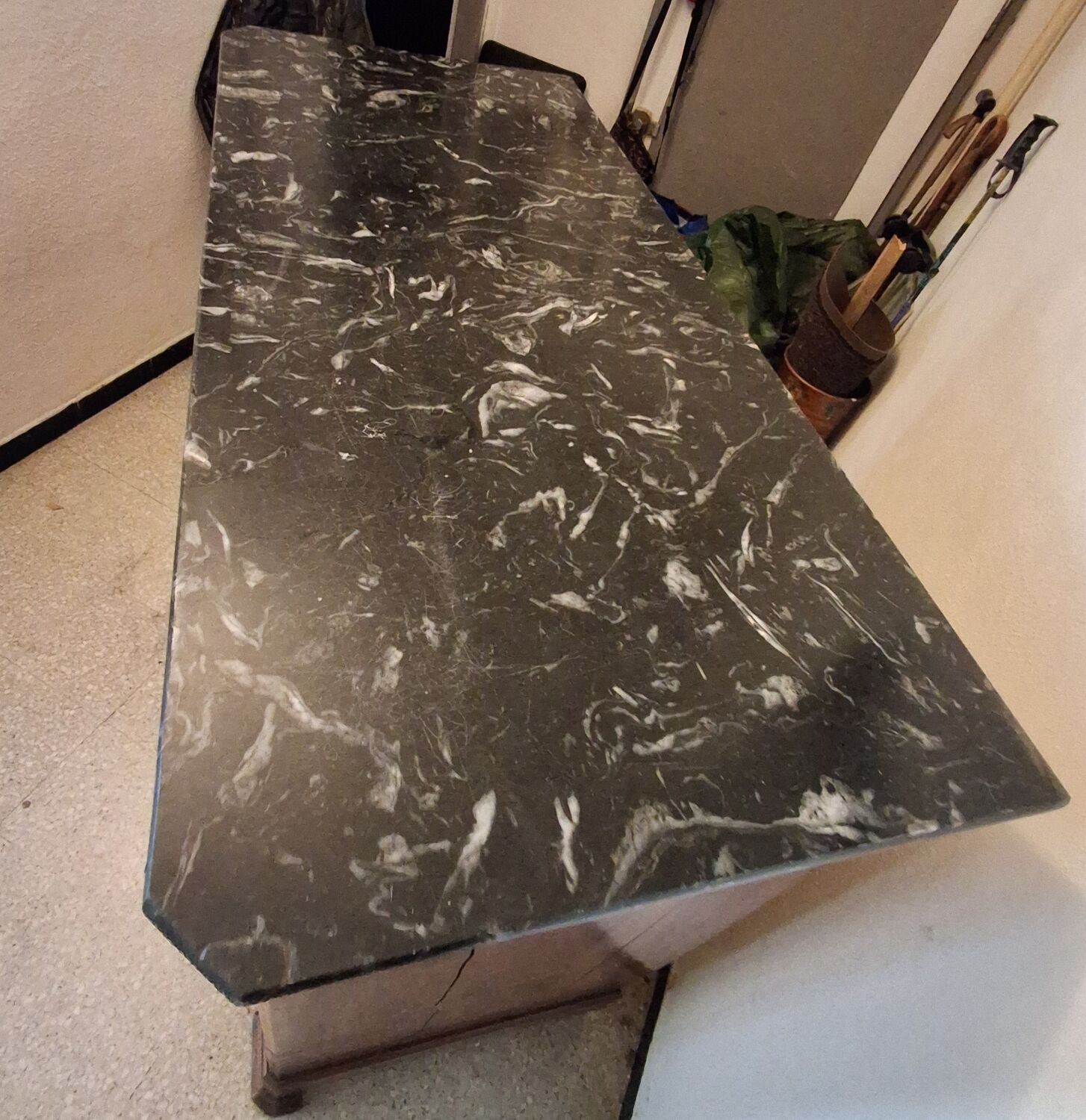 Commode en ronce de noyer