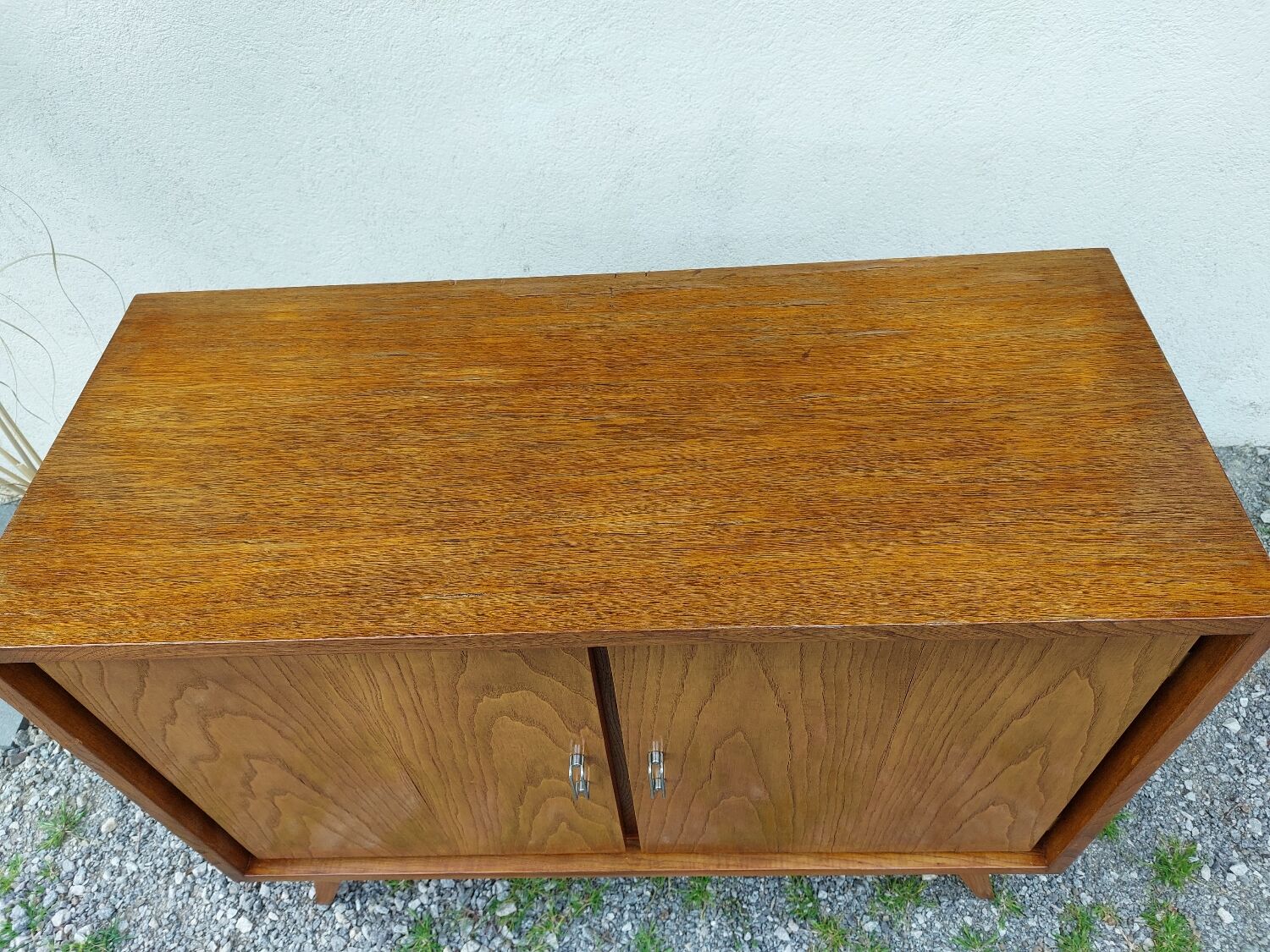 Compass feet sideboard