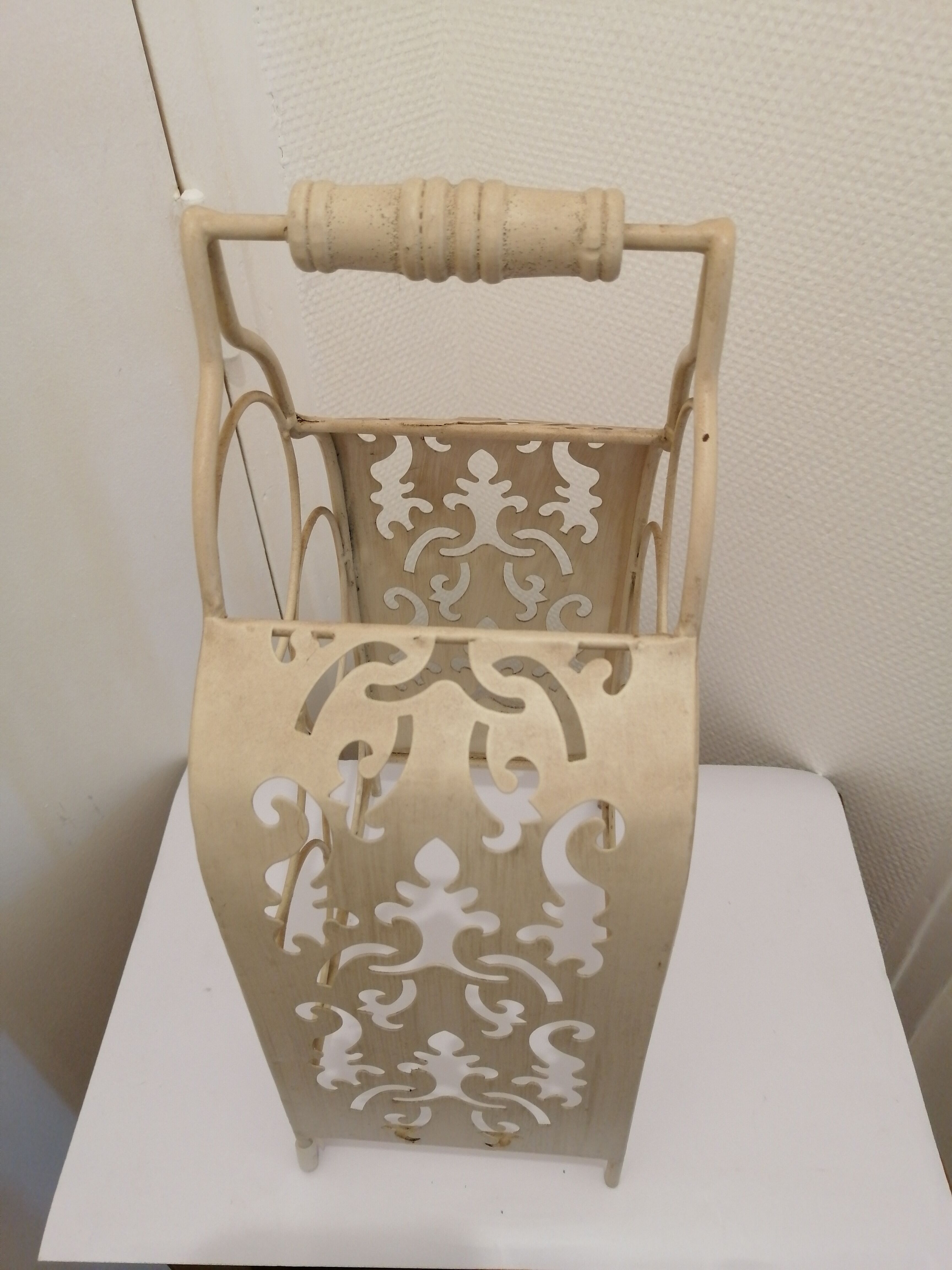 Vintage metal bottle basket