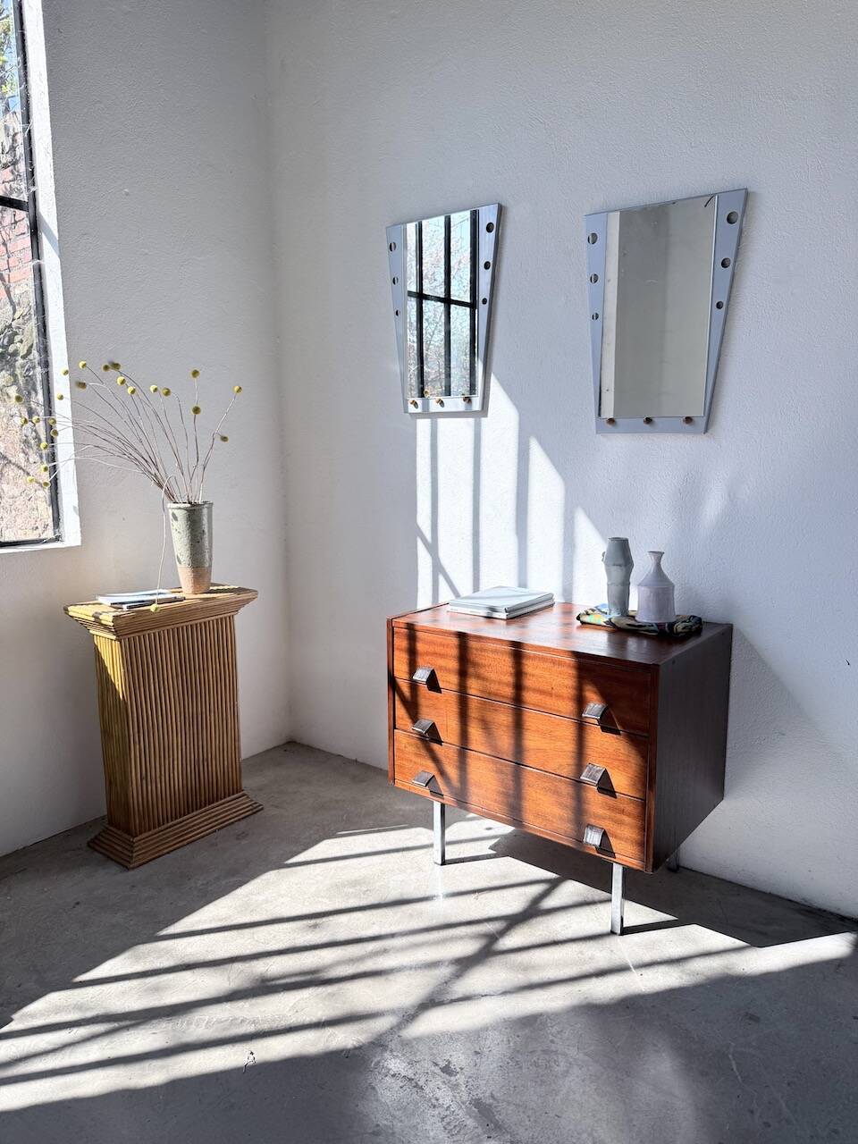 Commode teck poignées cuir 1960